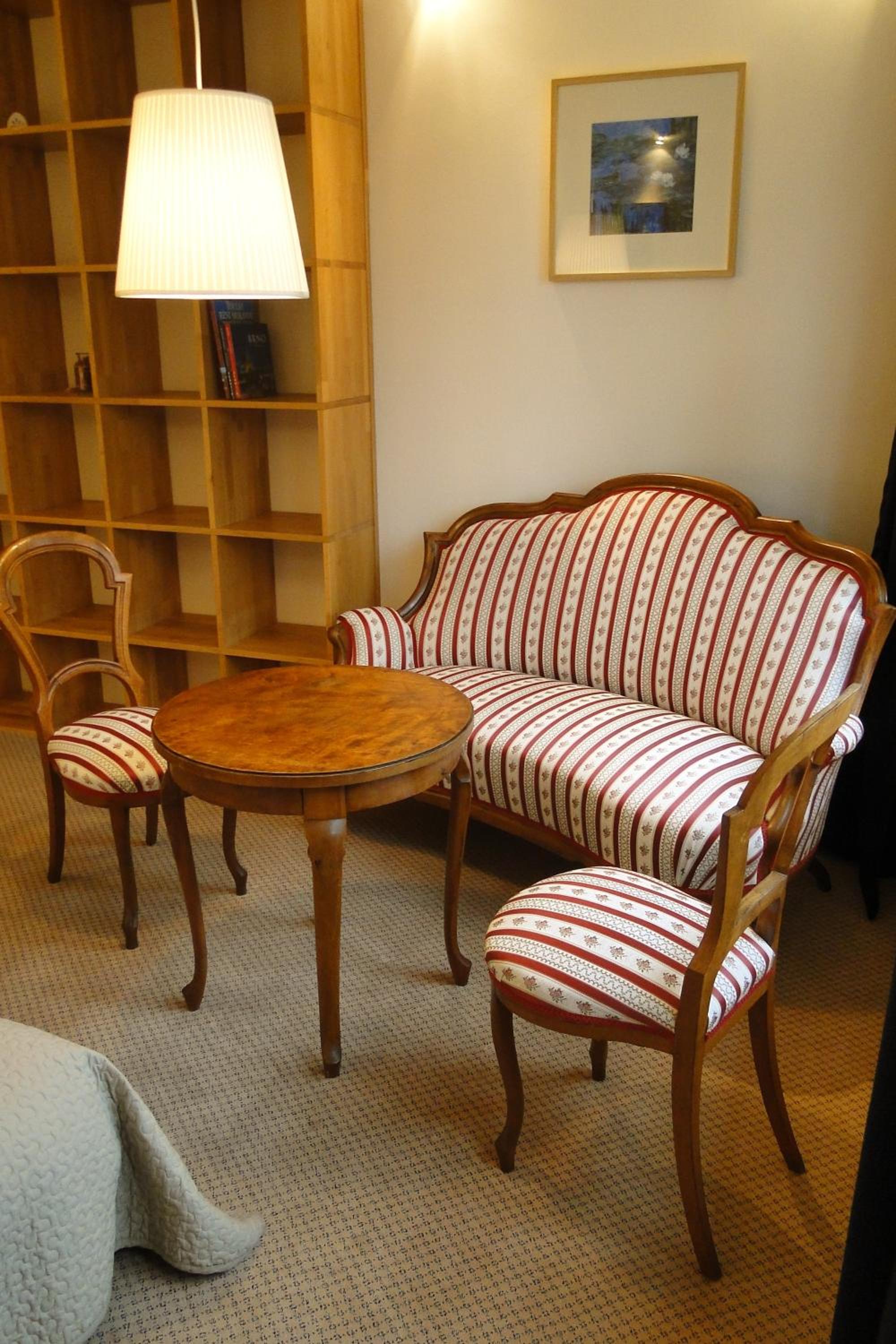 One-Bedroom Apartment - Photo 17