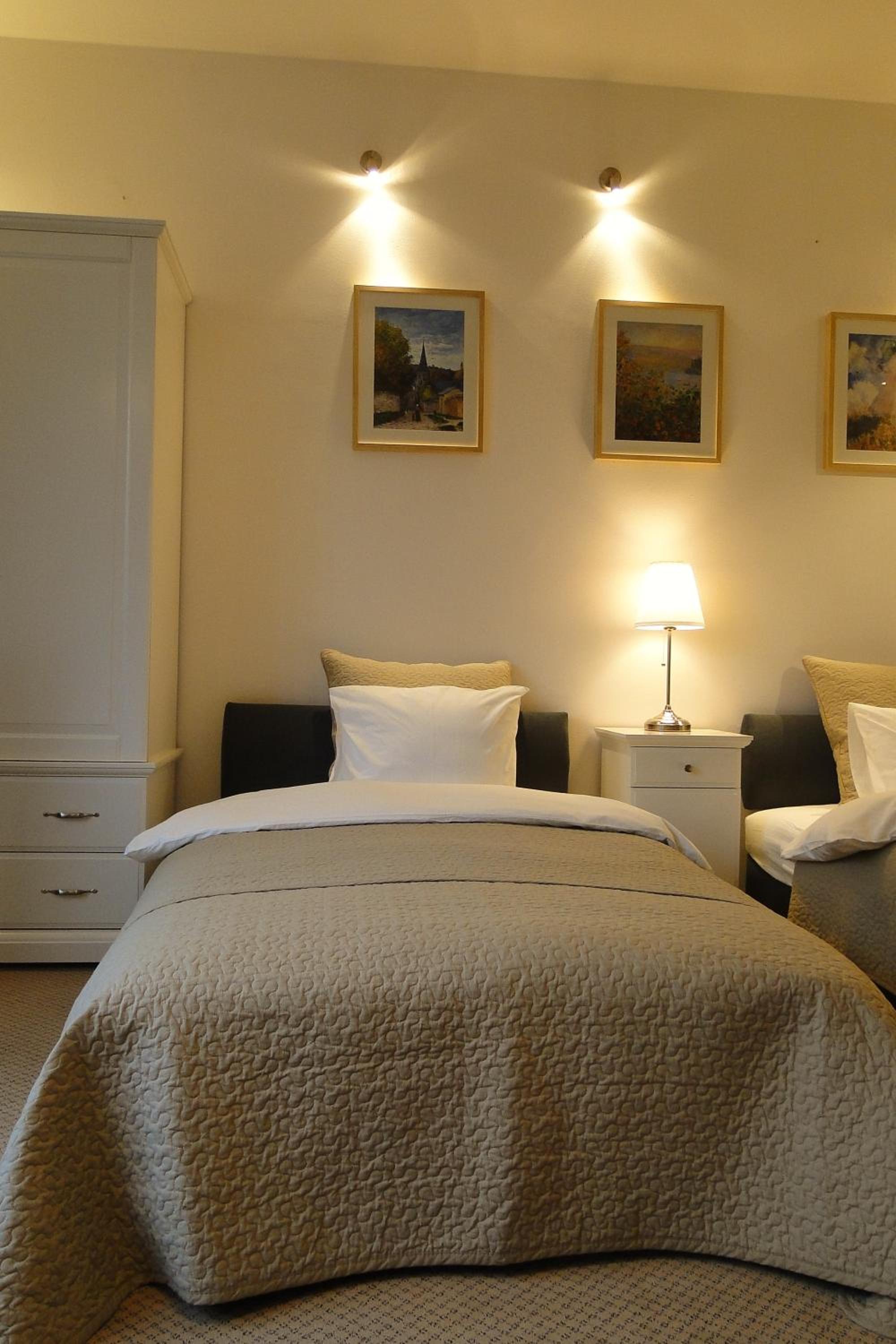One-Bedroom Apartment - Photo 13