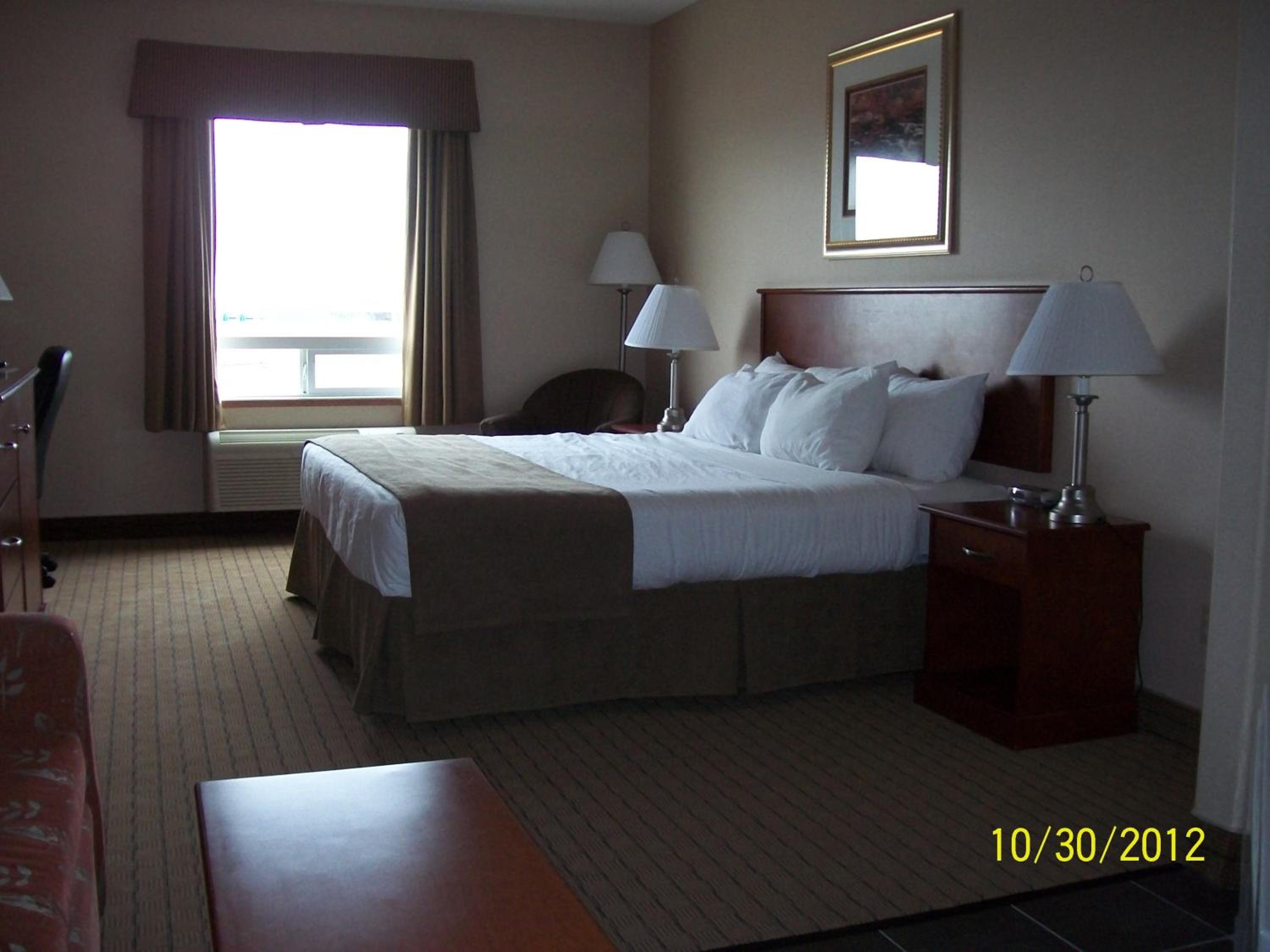 One-Bedroom Queen Family Suite - Non-Smoking - Photo 3
