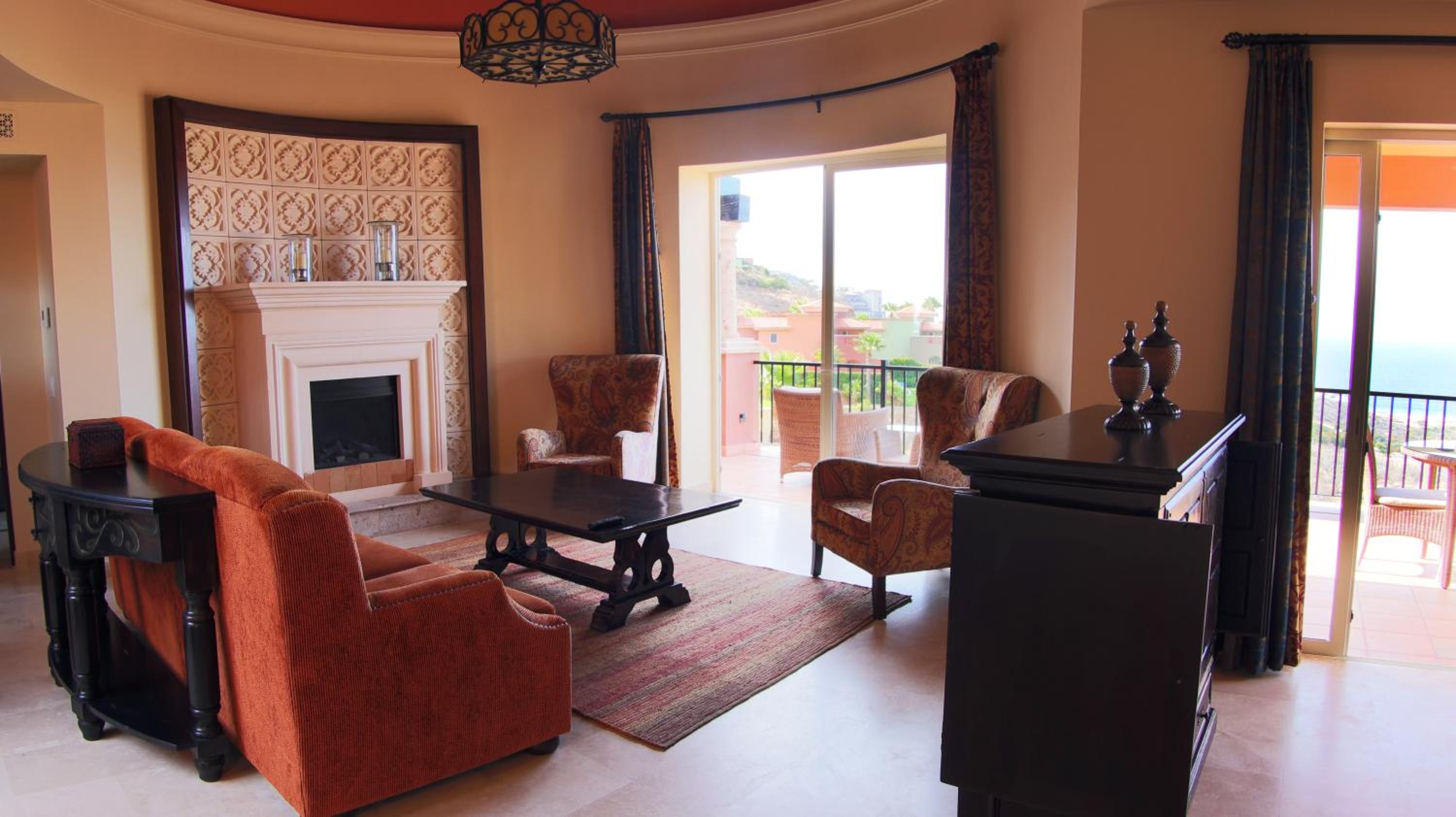 Three-Bedroom House photo 3
