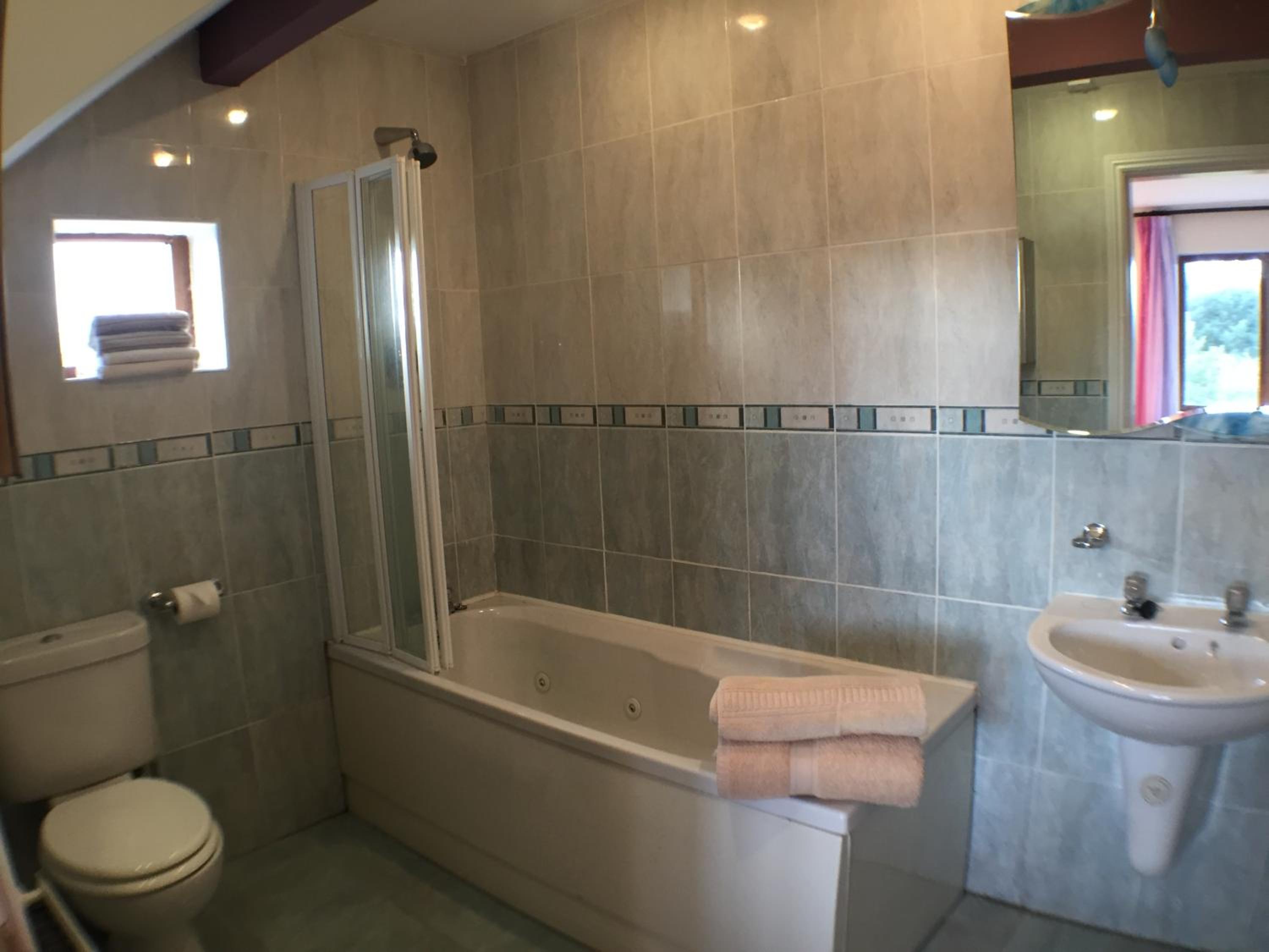 Double Room with Private Bathroom - Photo 5