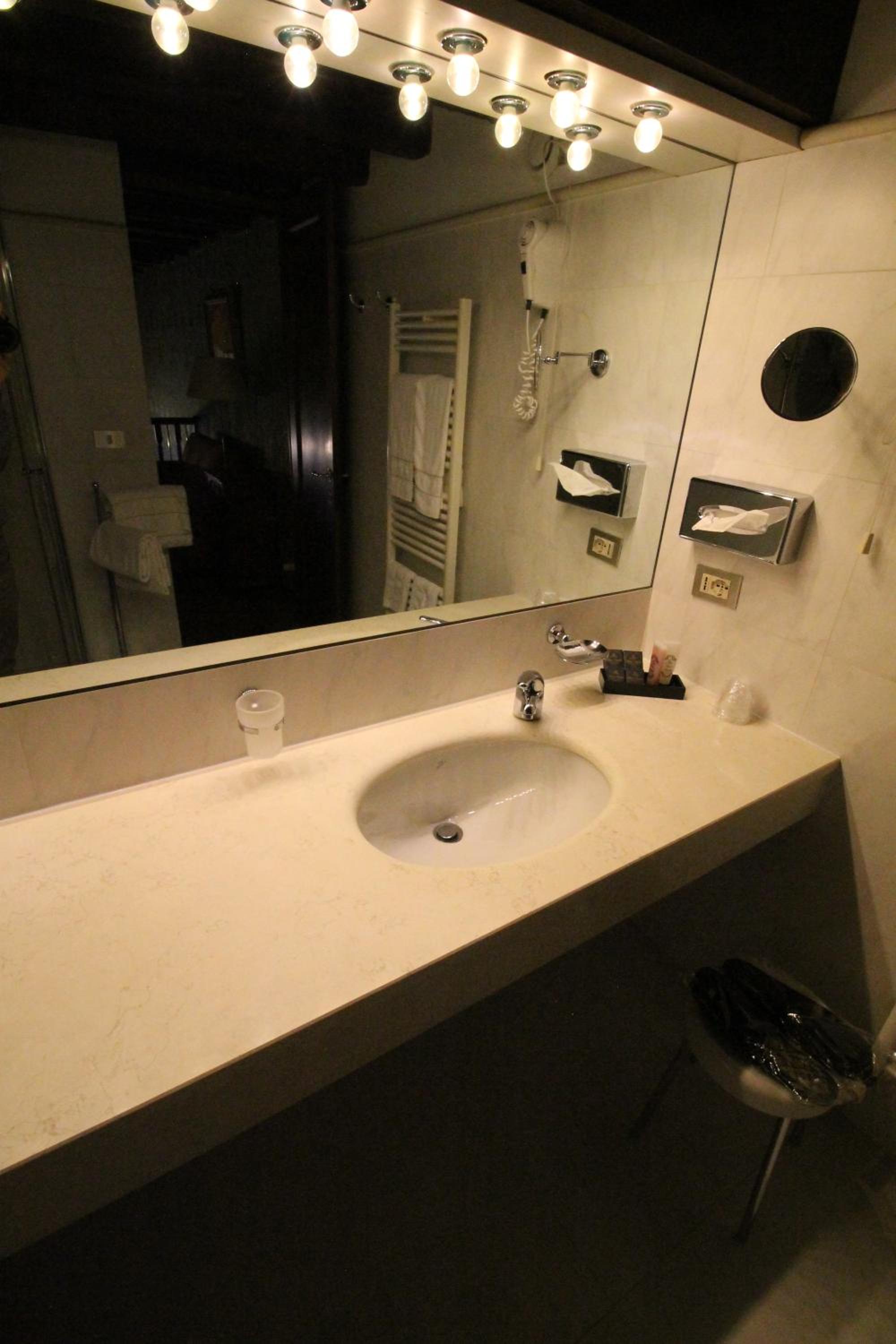 Suite with Canal View photo 2