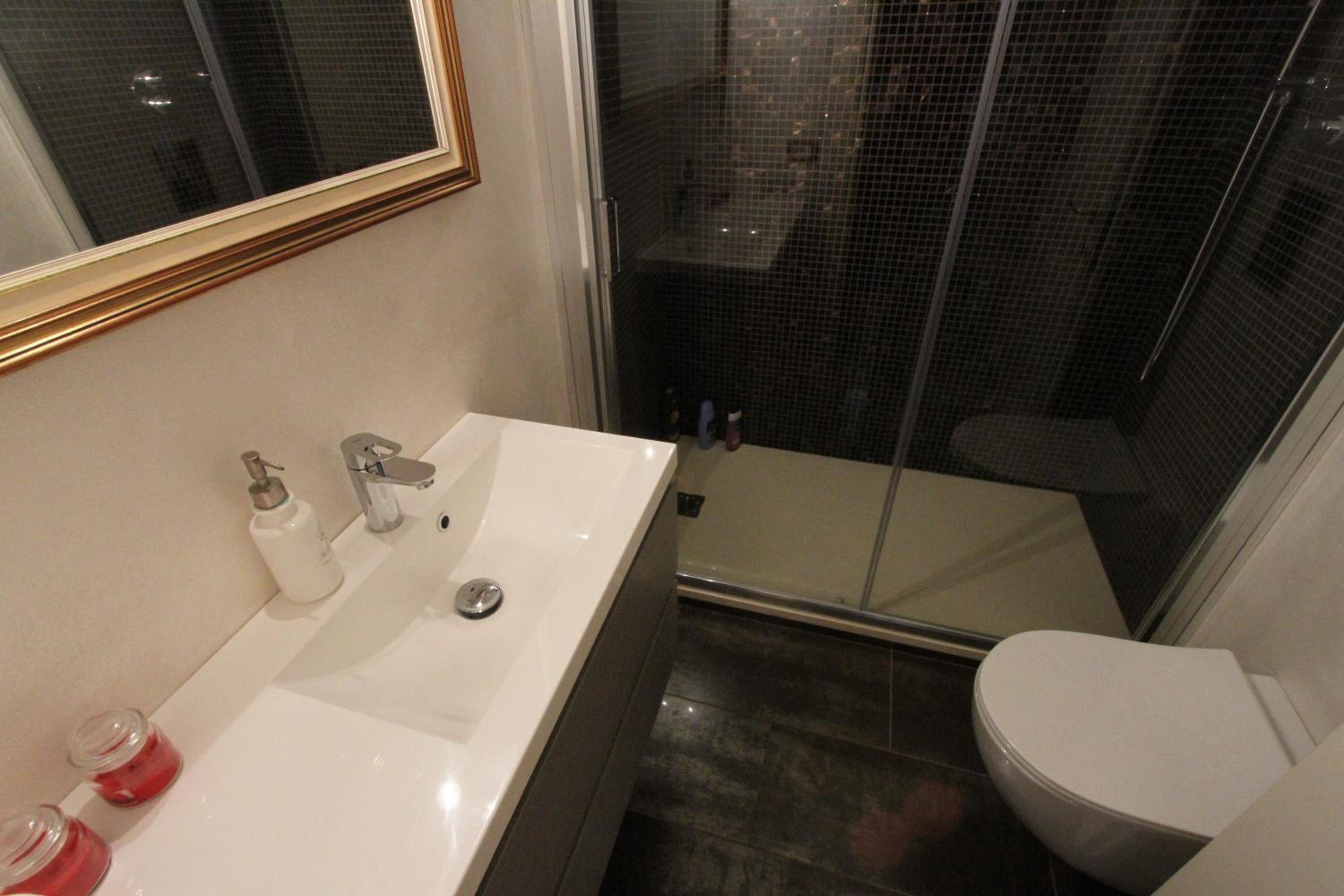 Superior Triple Room with Private Bathroom - Photo 40