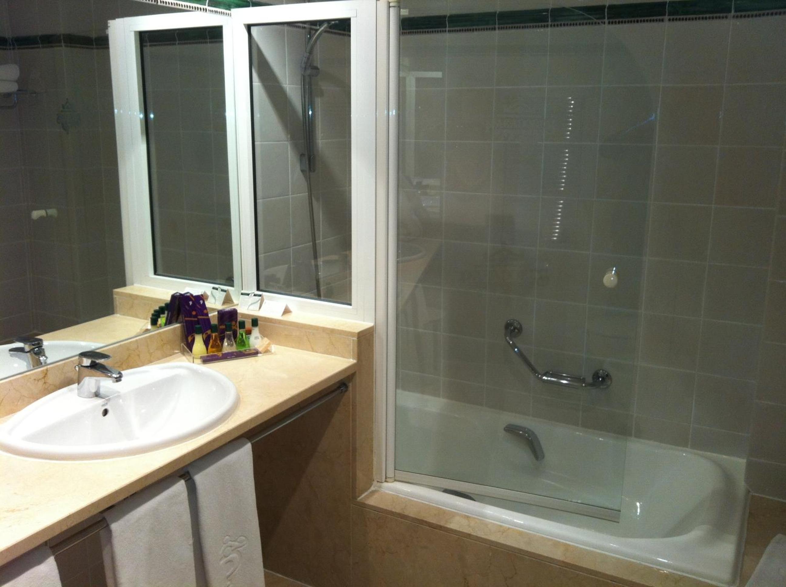 Standard Double Room - Photo 2