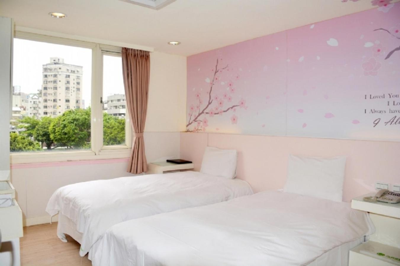 Twin Room With City View