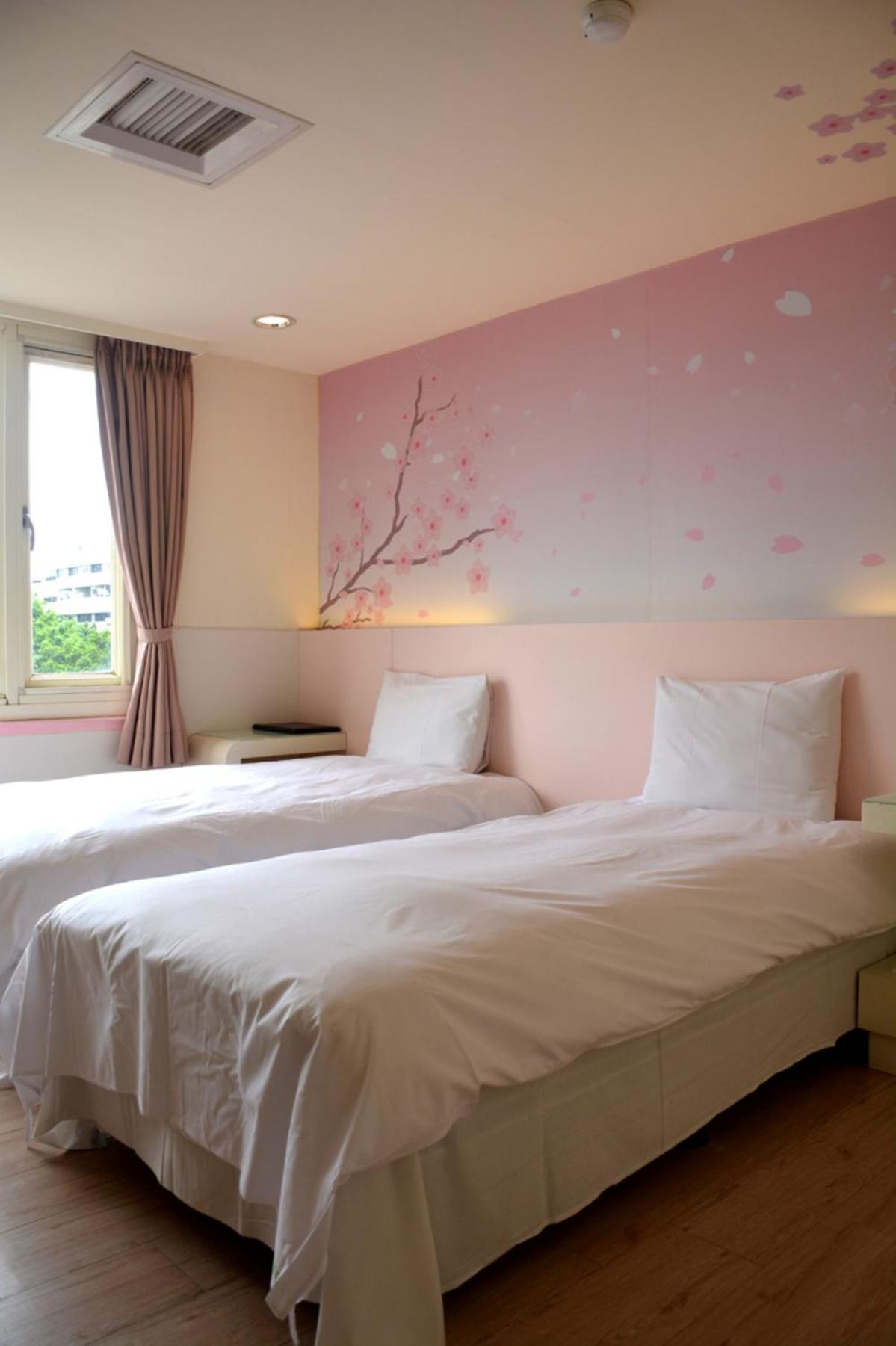 Twin Room With City View