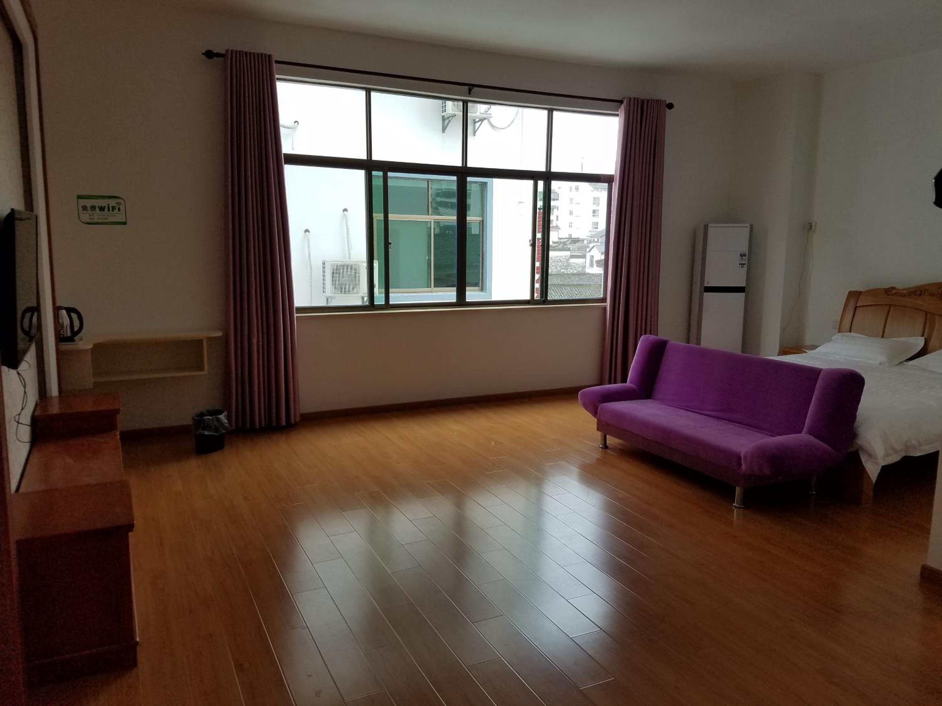 Deluxe Family Room photo 3