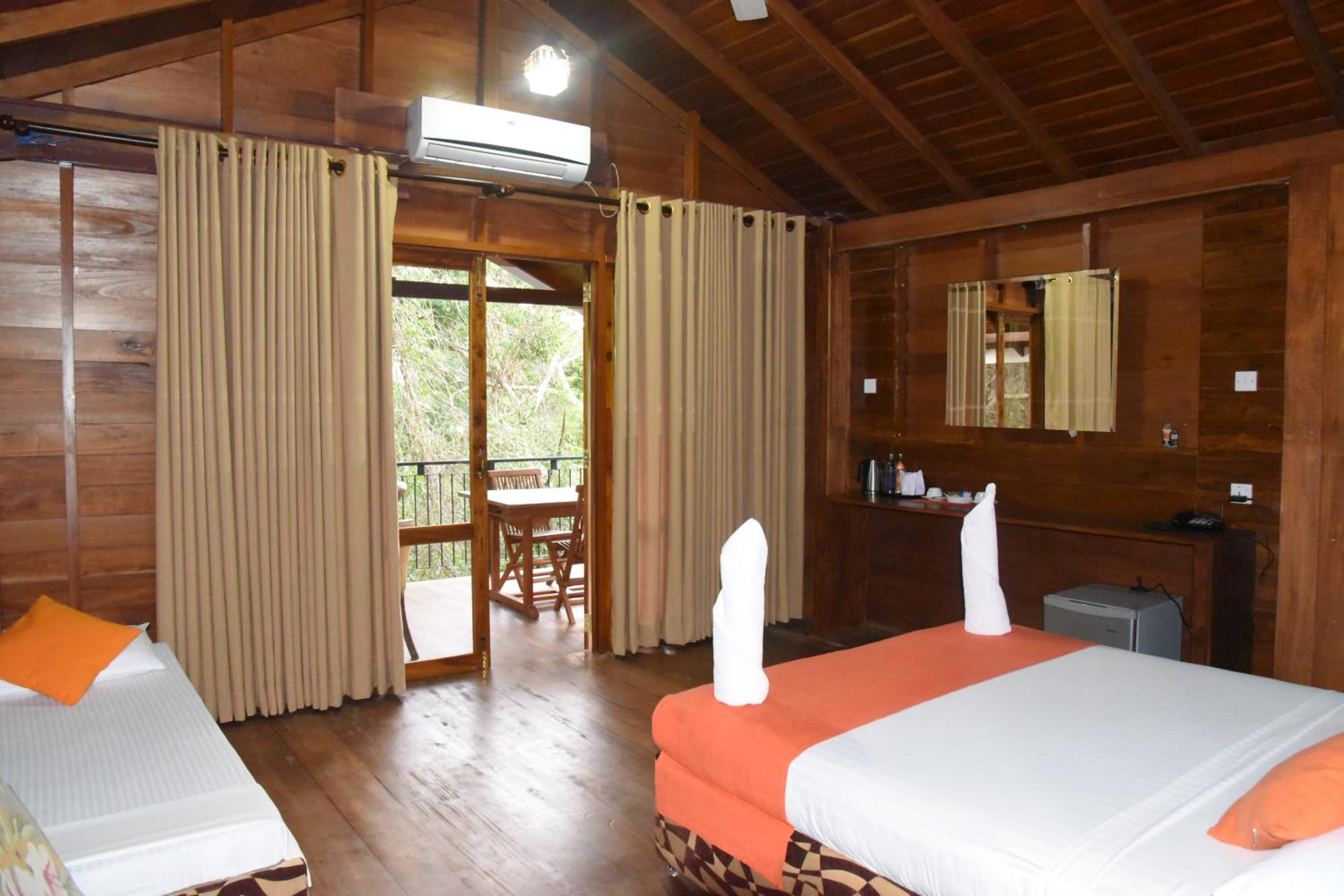Deluxe Double Room with Balcony photo 1