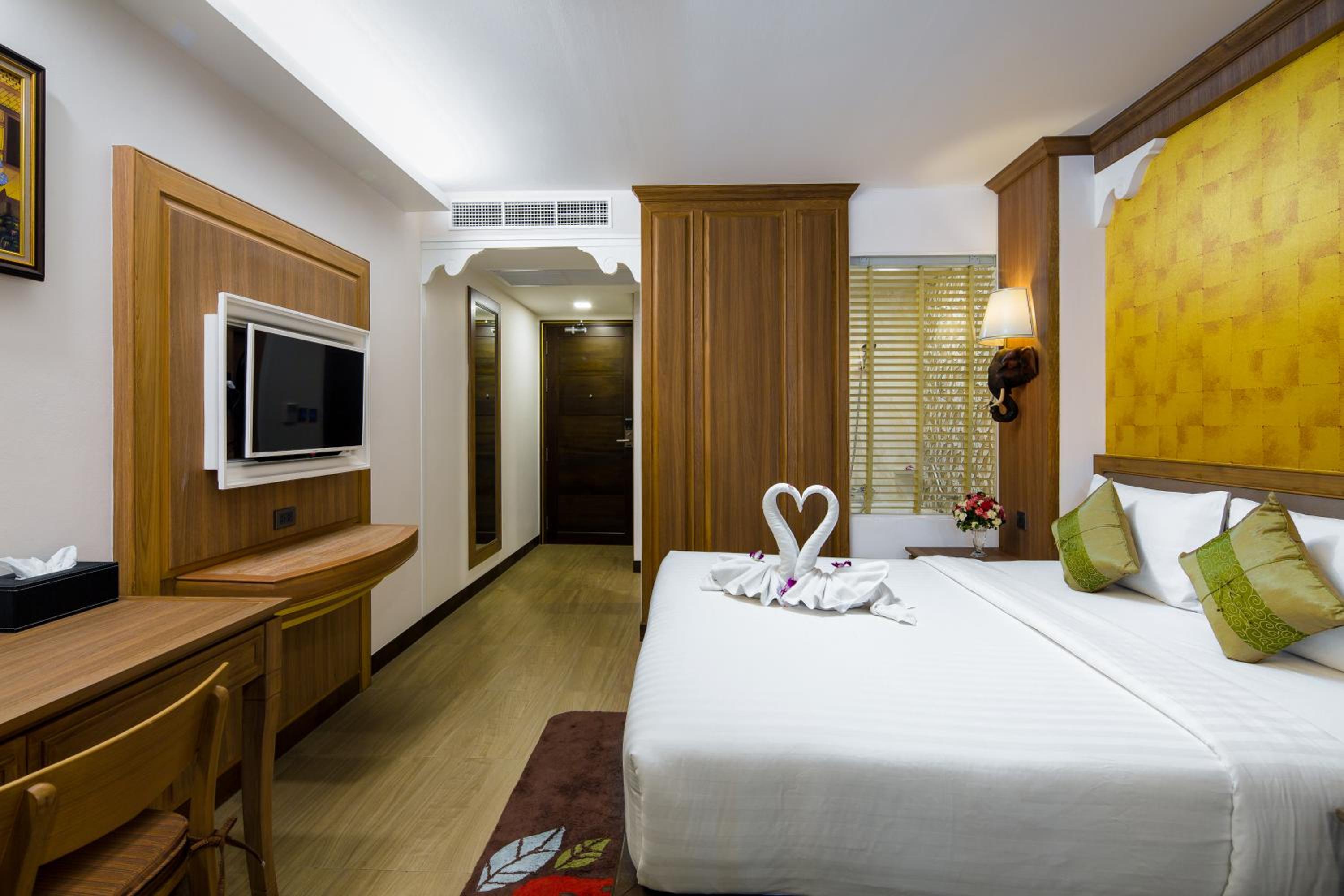Deluxe Double or Twin Room - Photo 5