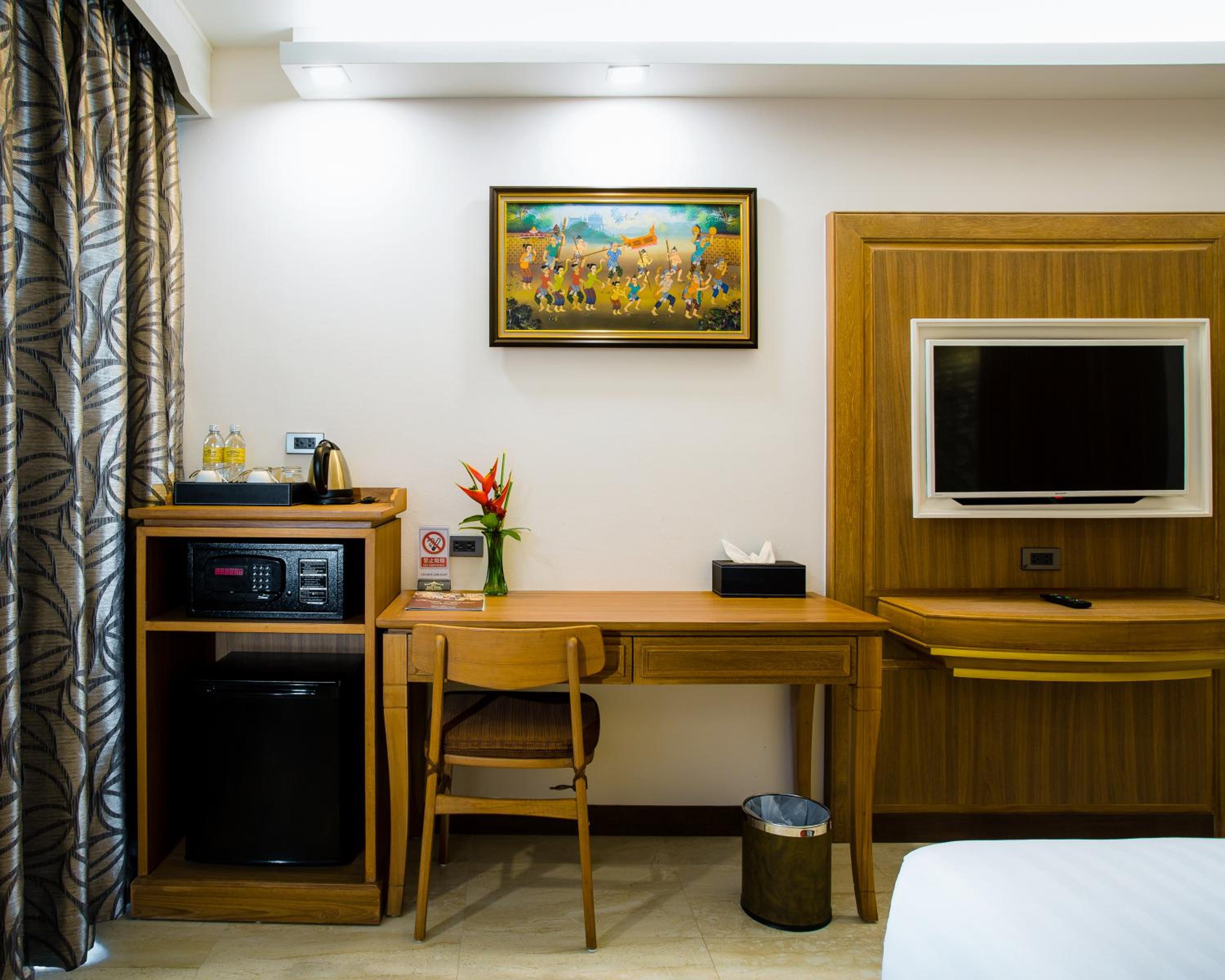 Deluxe Double or Twin Room - Photo 6