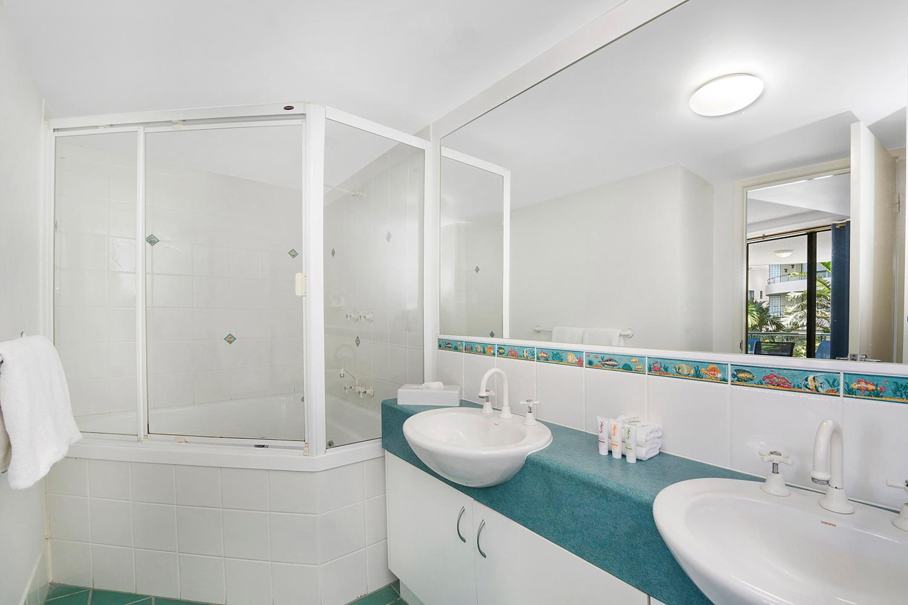 Two-Bedroom Apartment With Water View - Photo 2