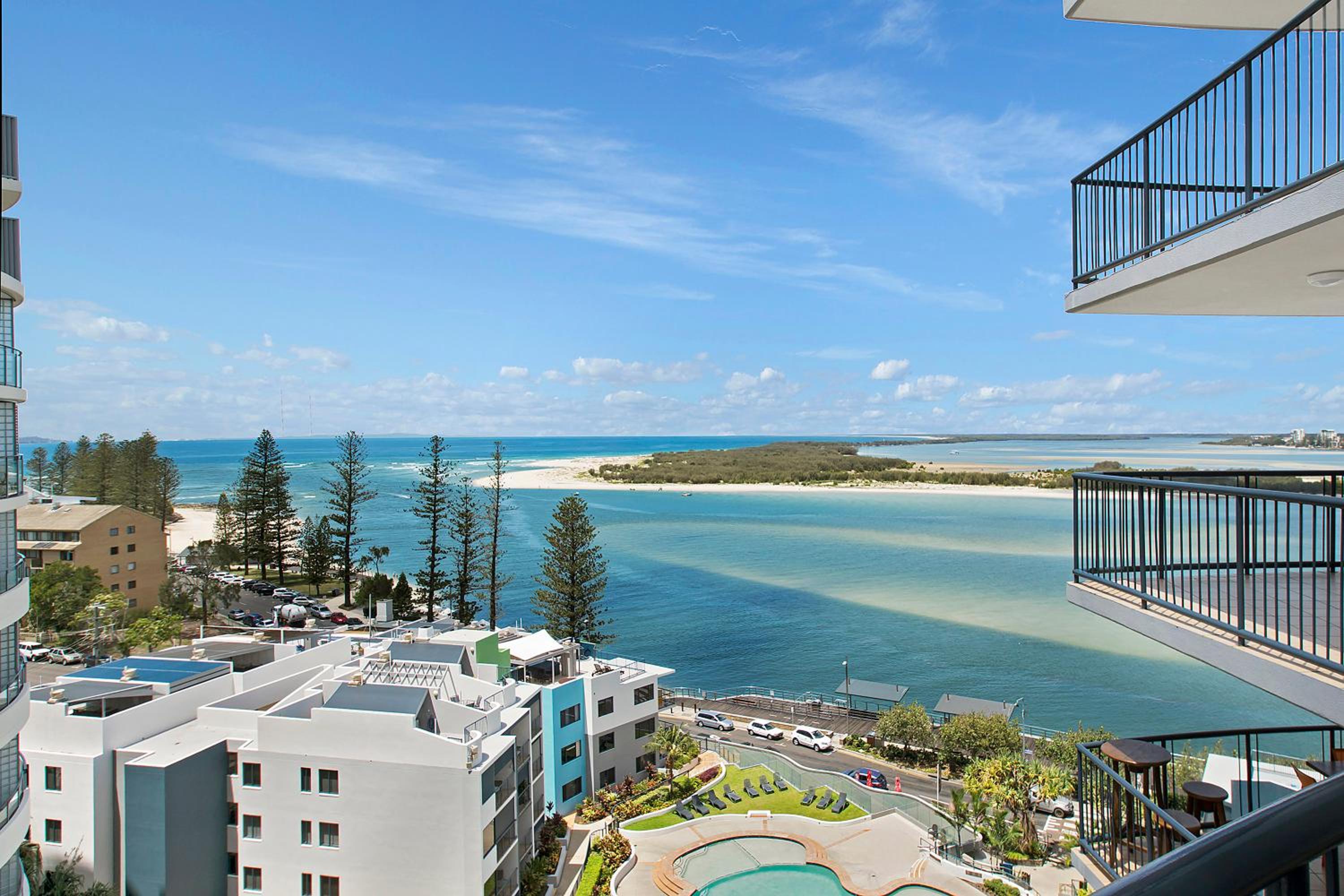Two-Bedroom Apartment With Water View - Photo 3