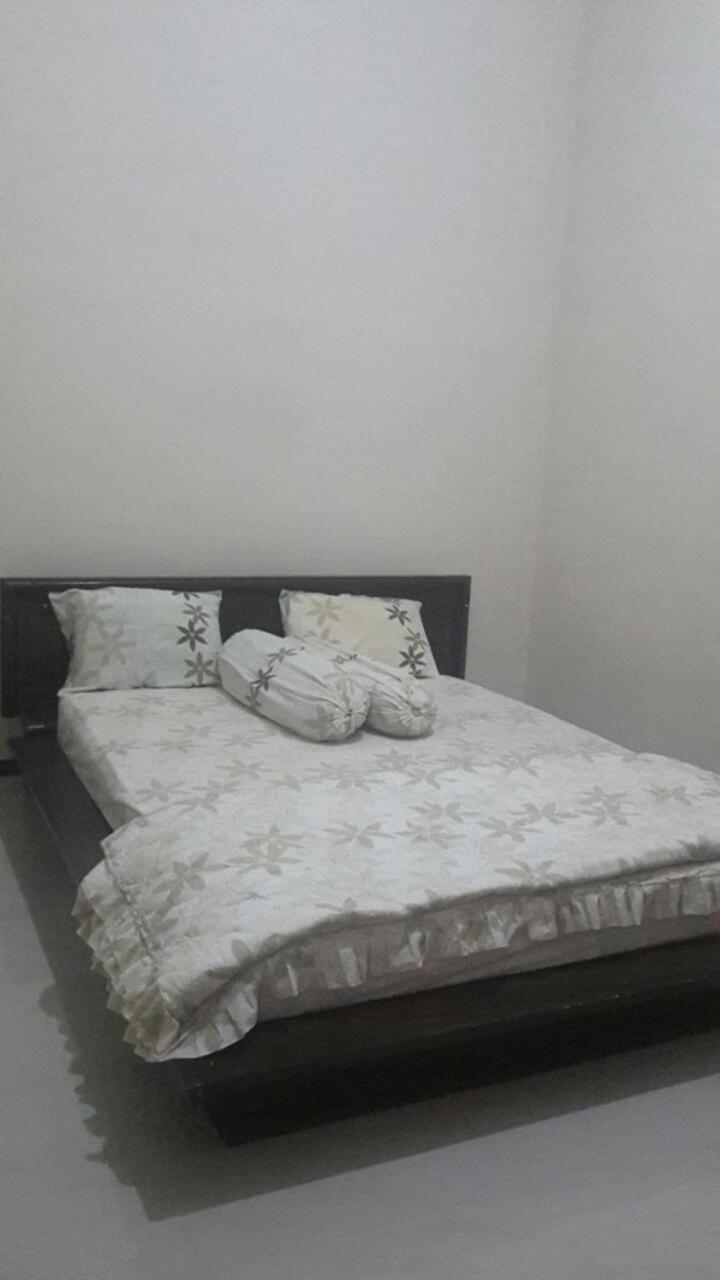 Three-Bedroom House photo 2