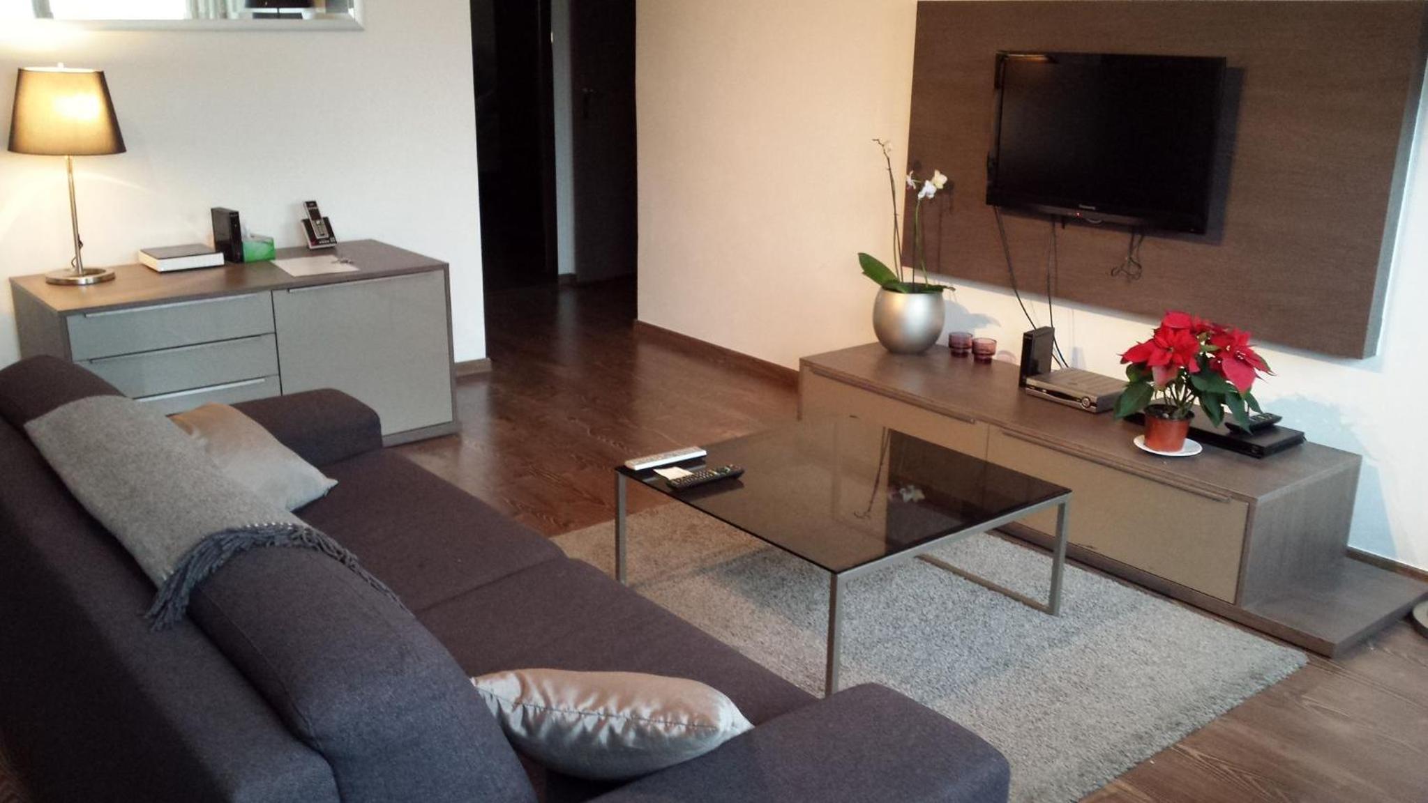One-Bedroom Apartment - Photo 1