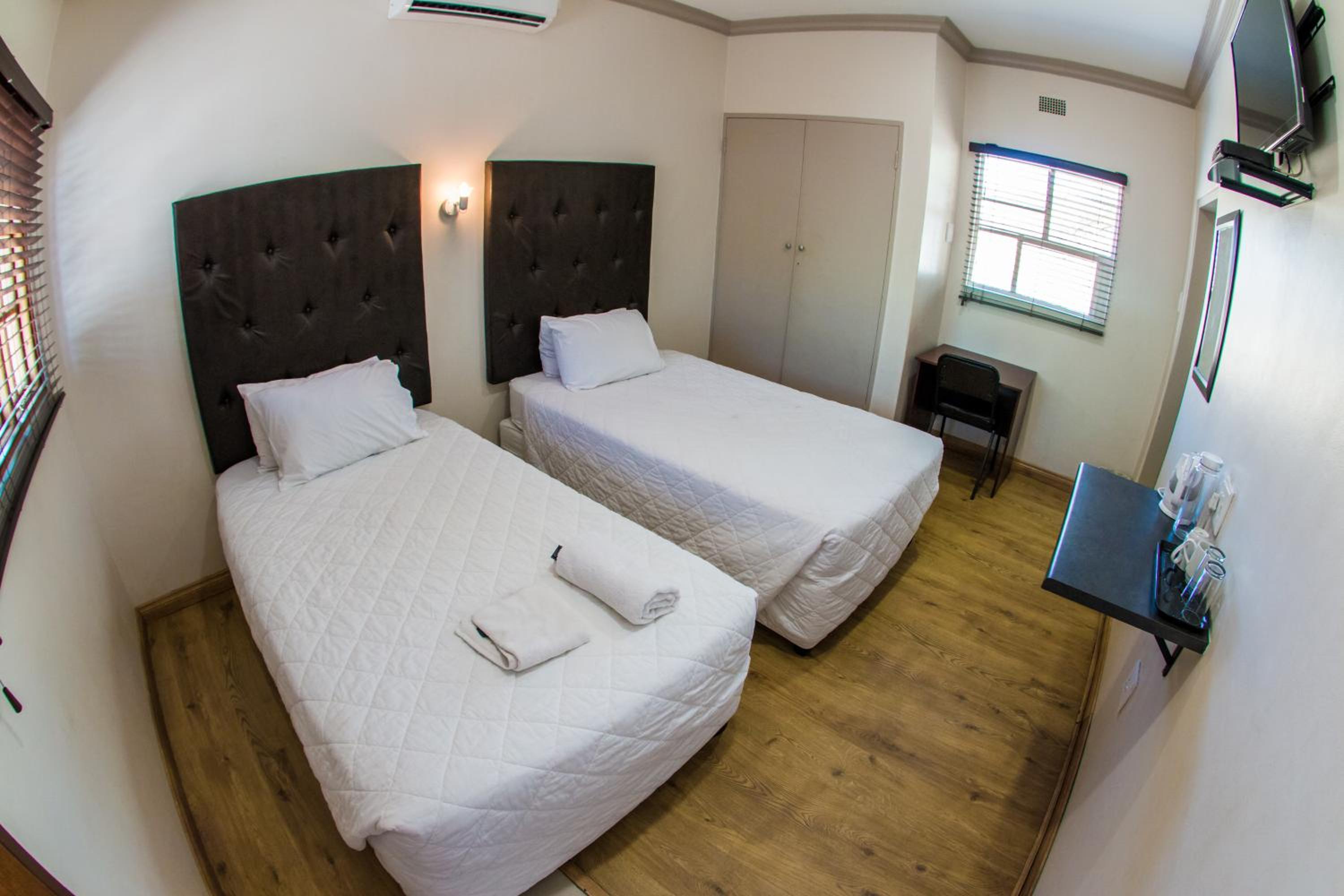 Standard Twin Room photo 1