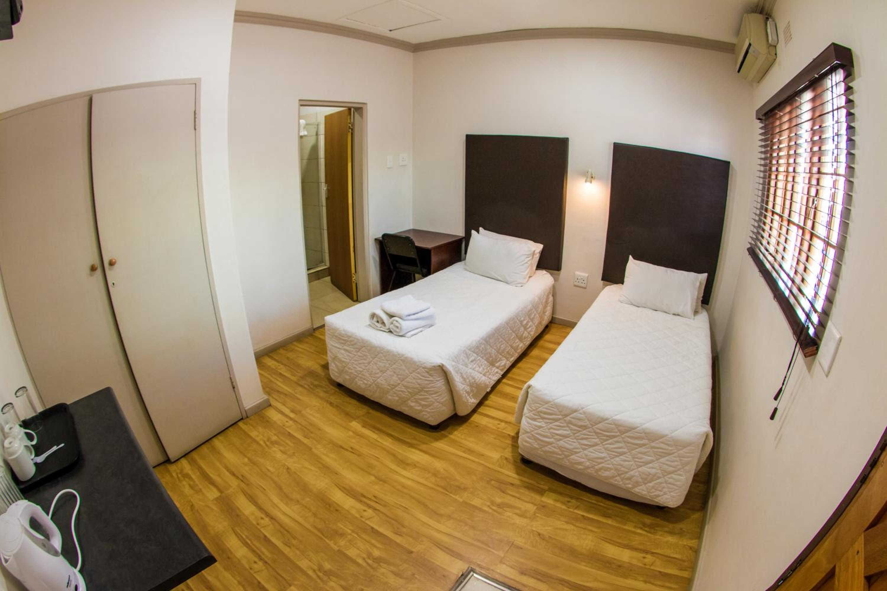 Standard Twin Room photo 2