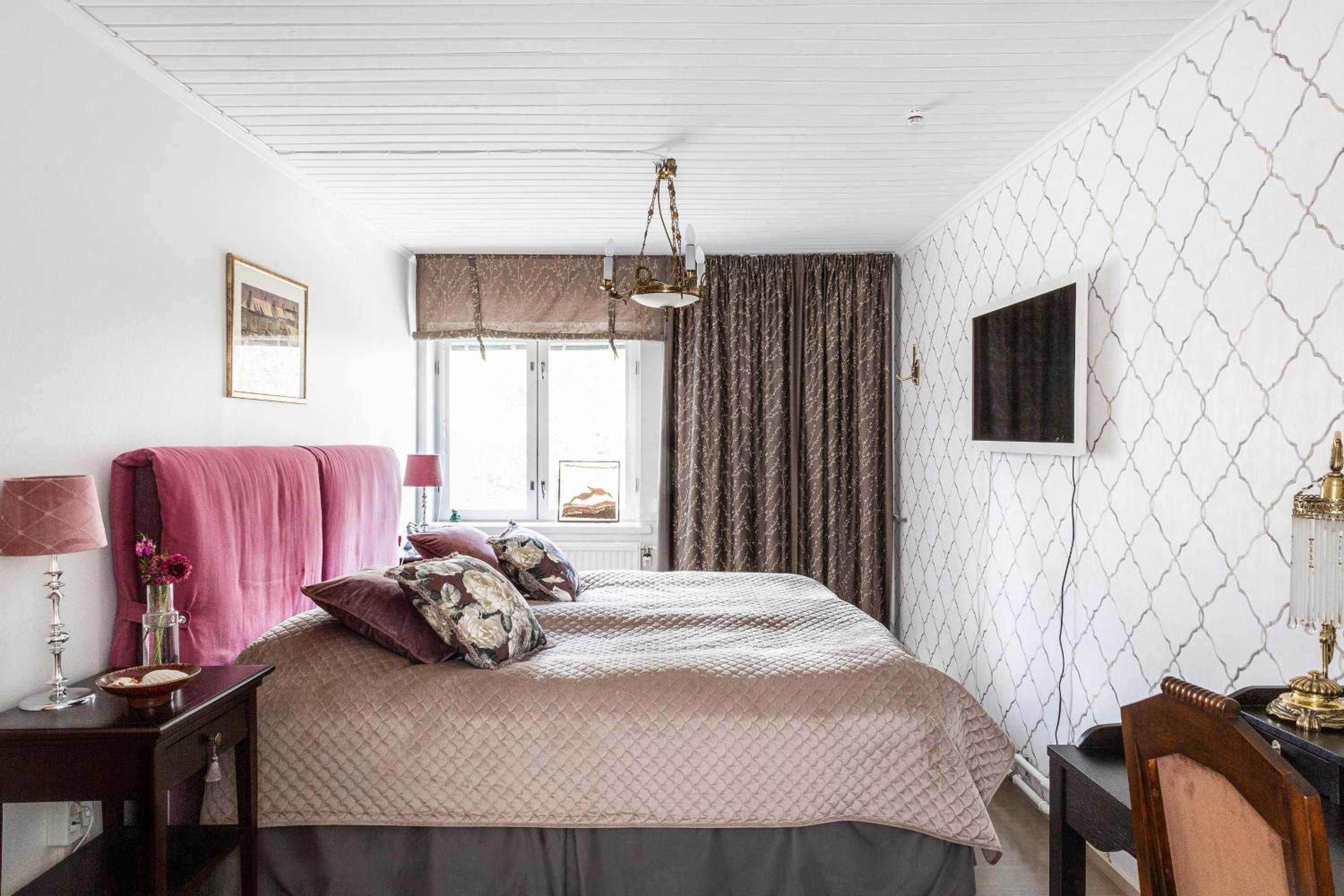 Double Room with Shared Bathroom photo 2
