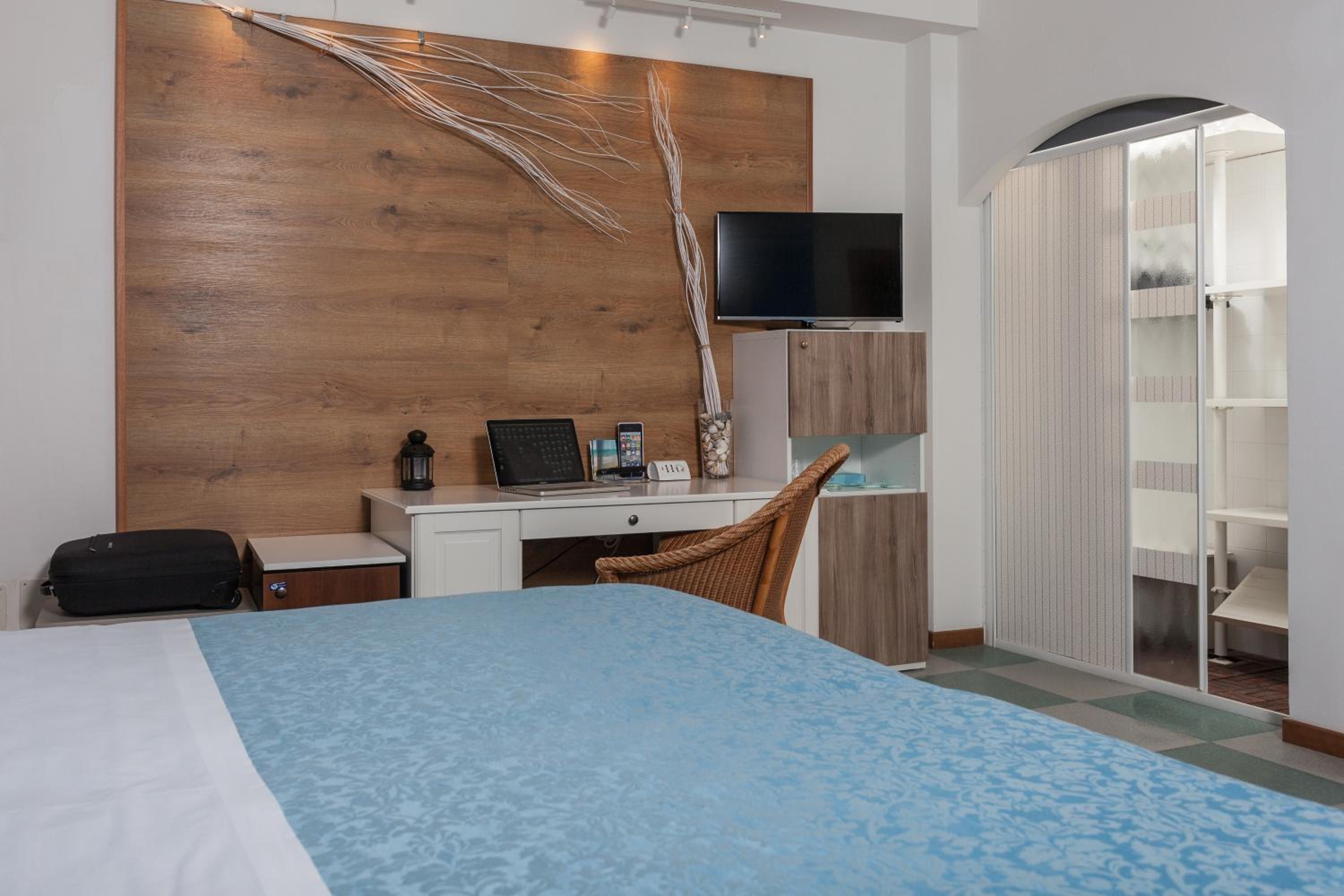 Family Room with Balcony - Photo 7