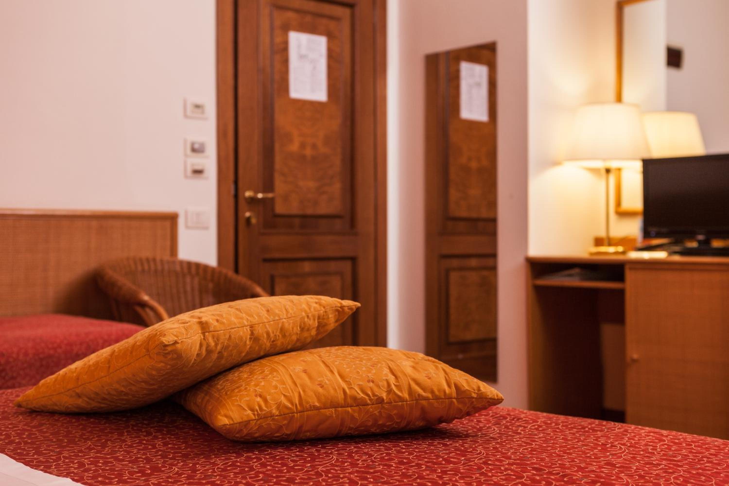 Double or Twin Room with View photo 3