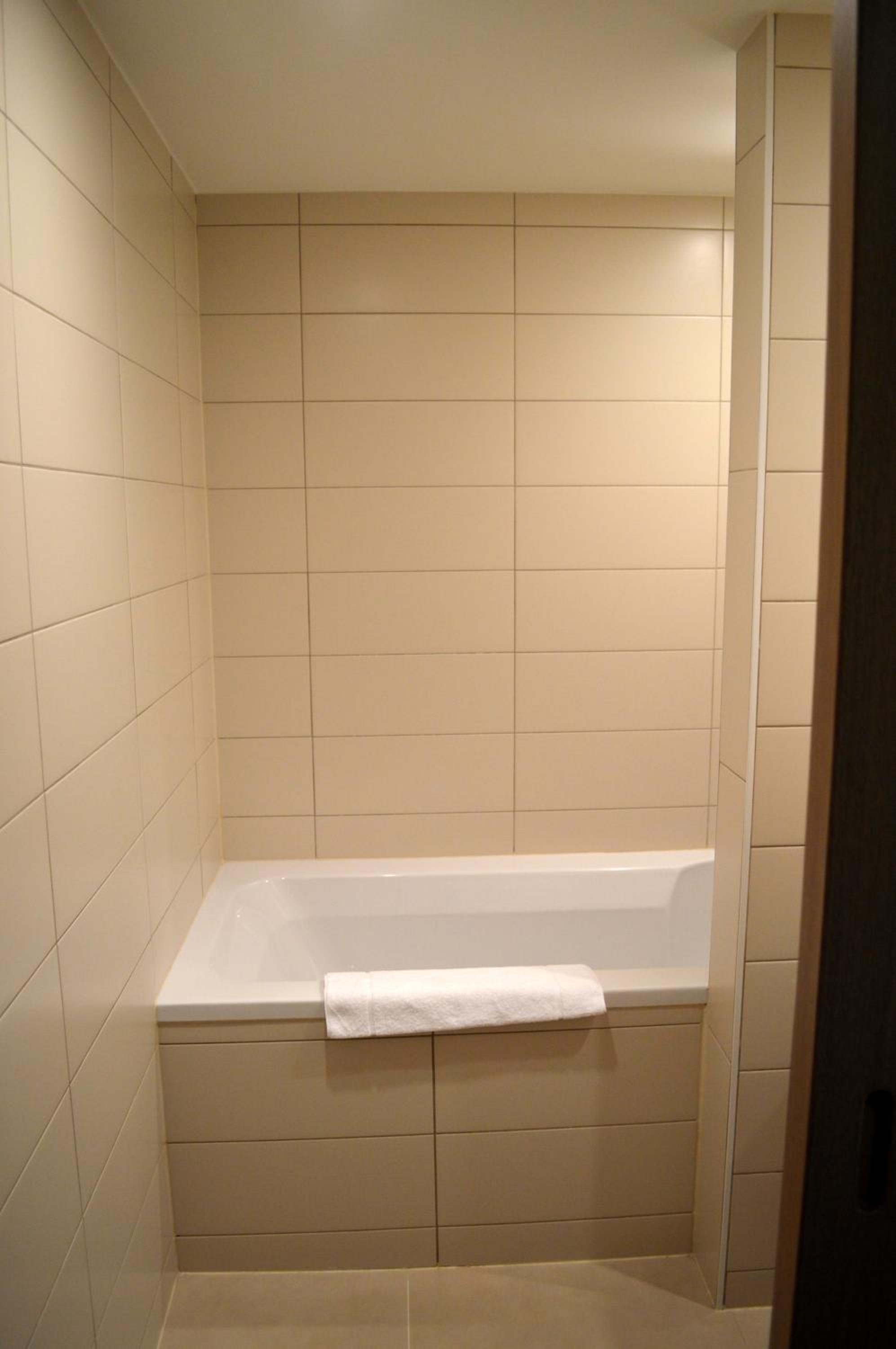 Comfort Room with Bathtub photo 3