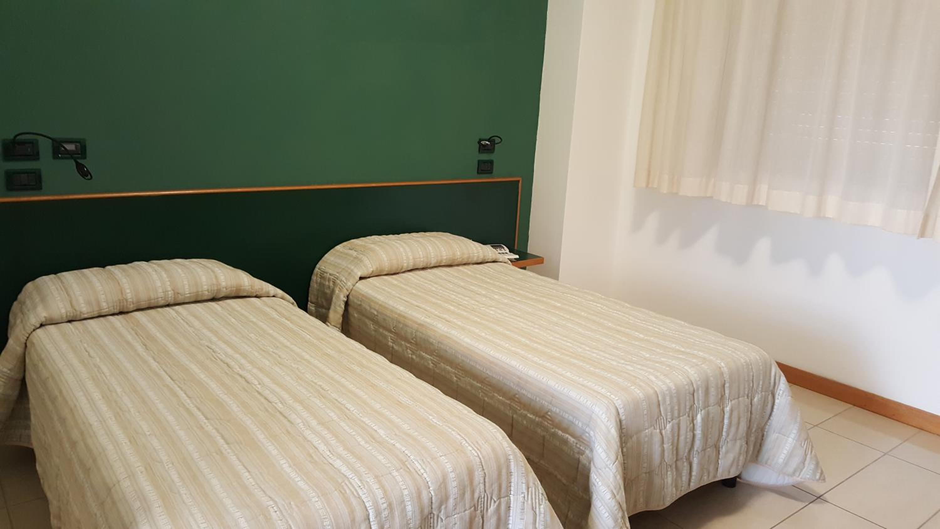 Standard Double or Twin Room photo 2