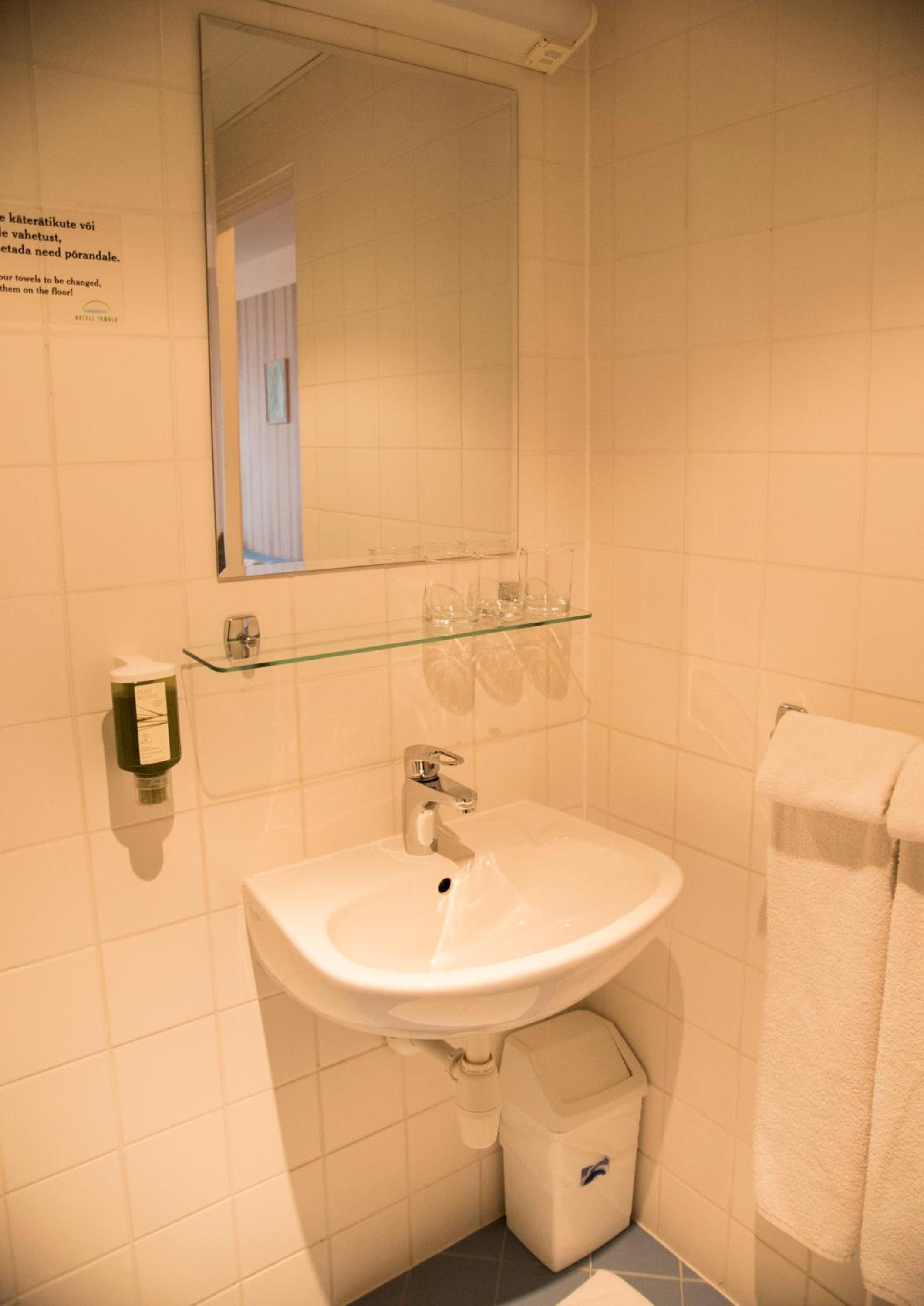 Standard Twin or Double Room - Photo 25