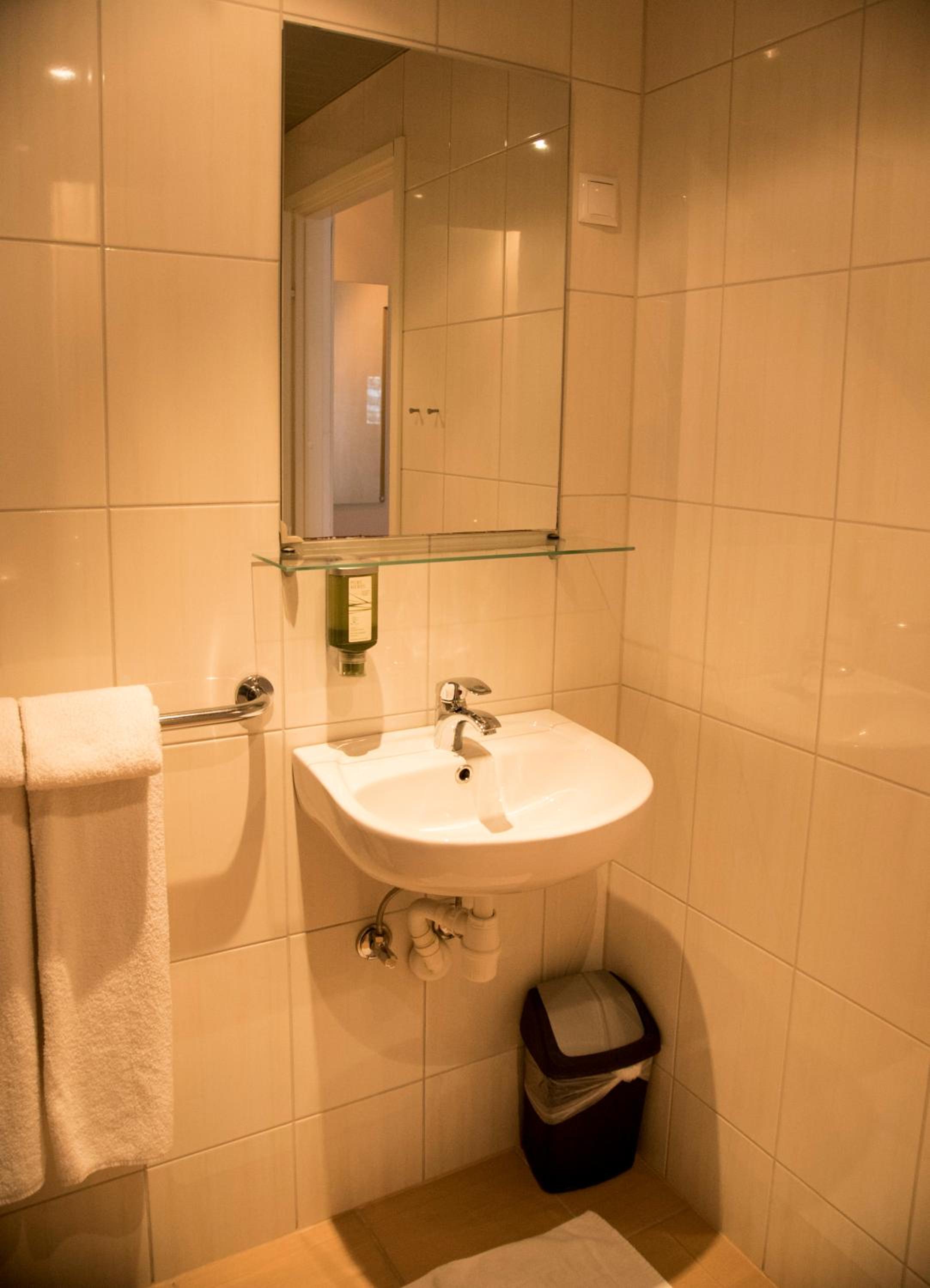 Standard Twin or Double Room - Photo 36