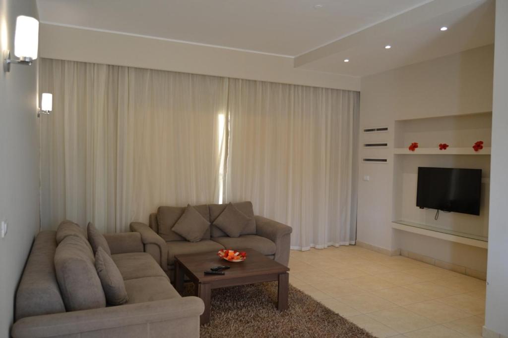 Two-Bedroom Apartment - Photo 11