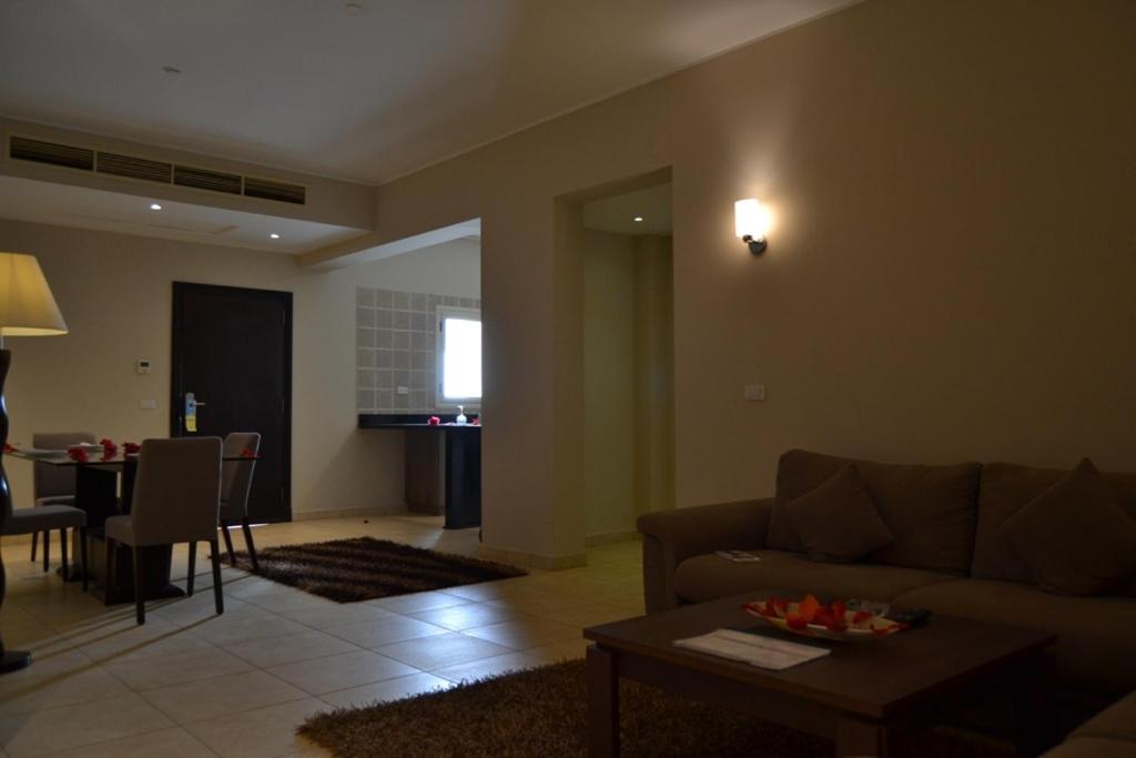 Two-Bedroom Apartment - Photo 9