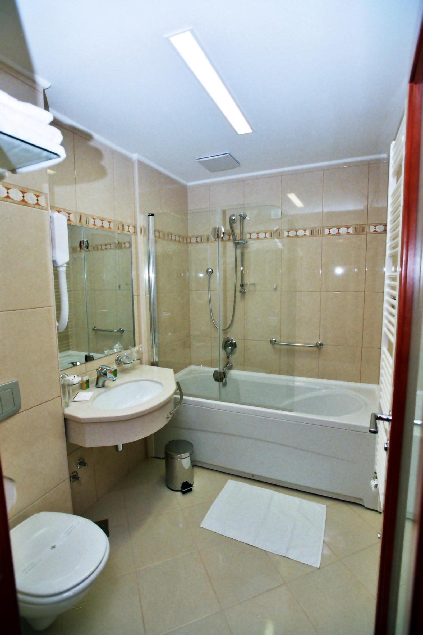 Double or Twin Room - Photo 7
