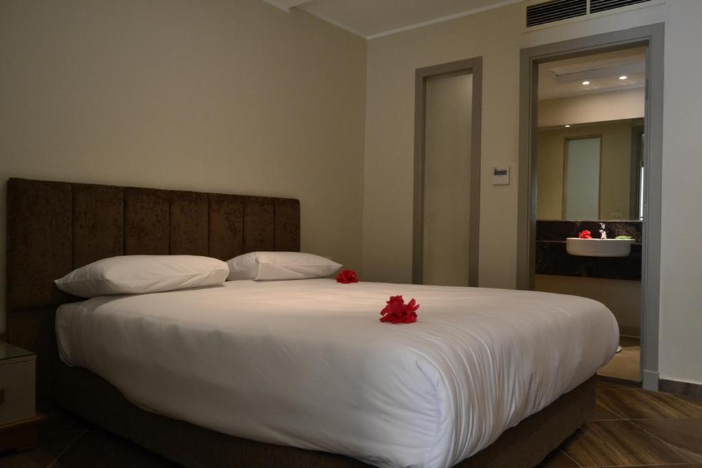 Deluxe King Room - Photo 3