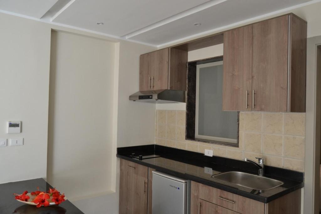 Studio - Split Level - Photo 2