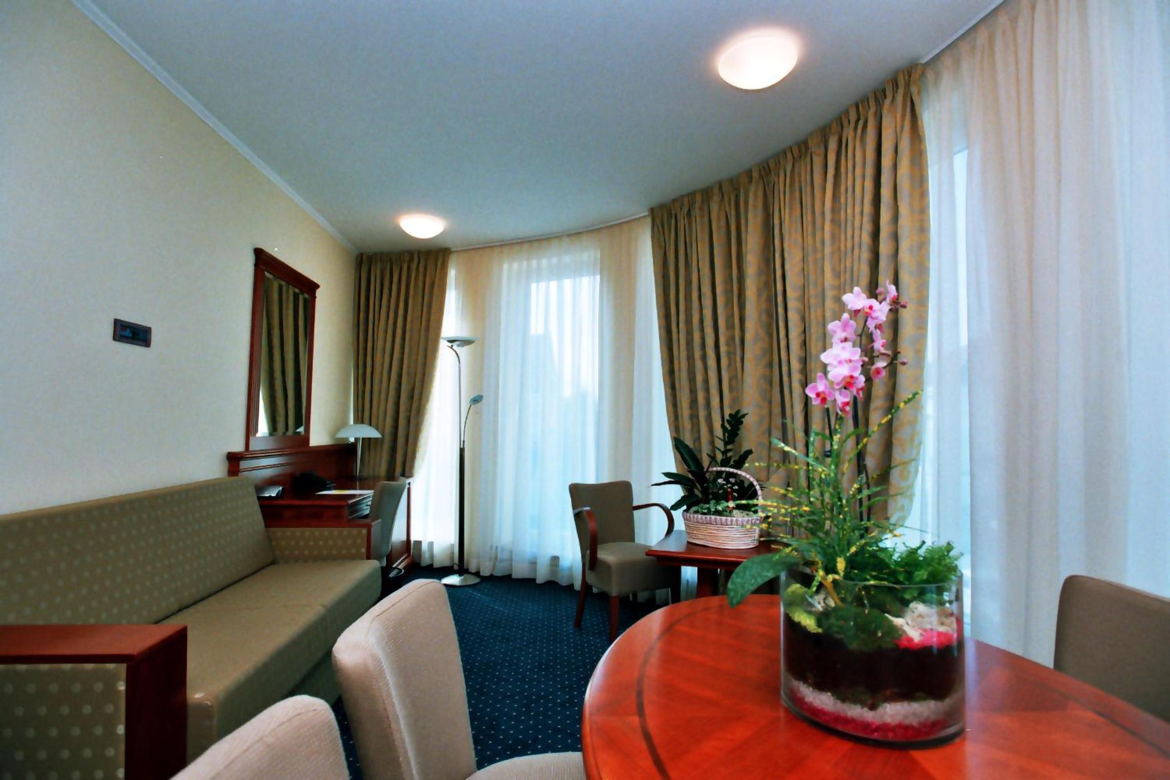 Double or Twin Room - Photo 6