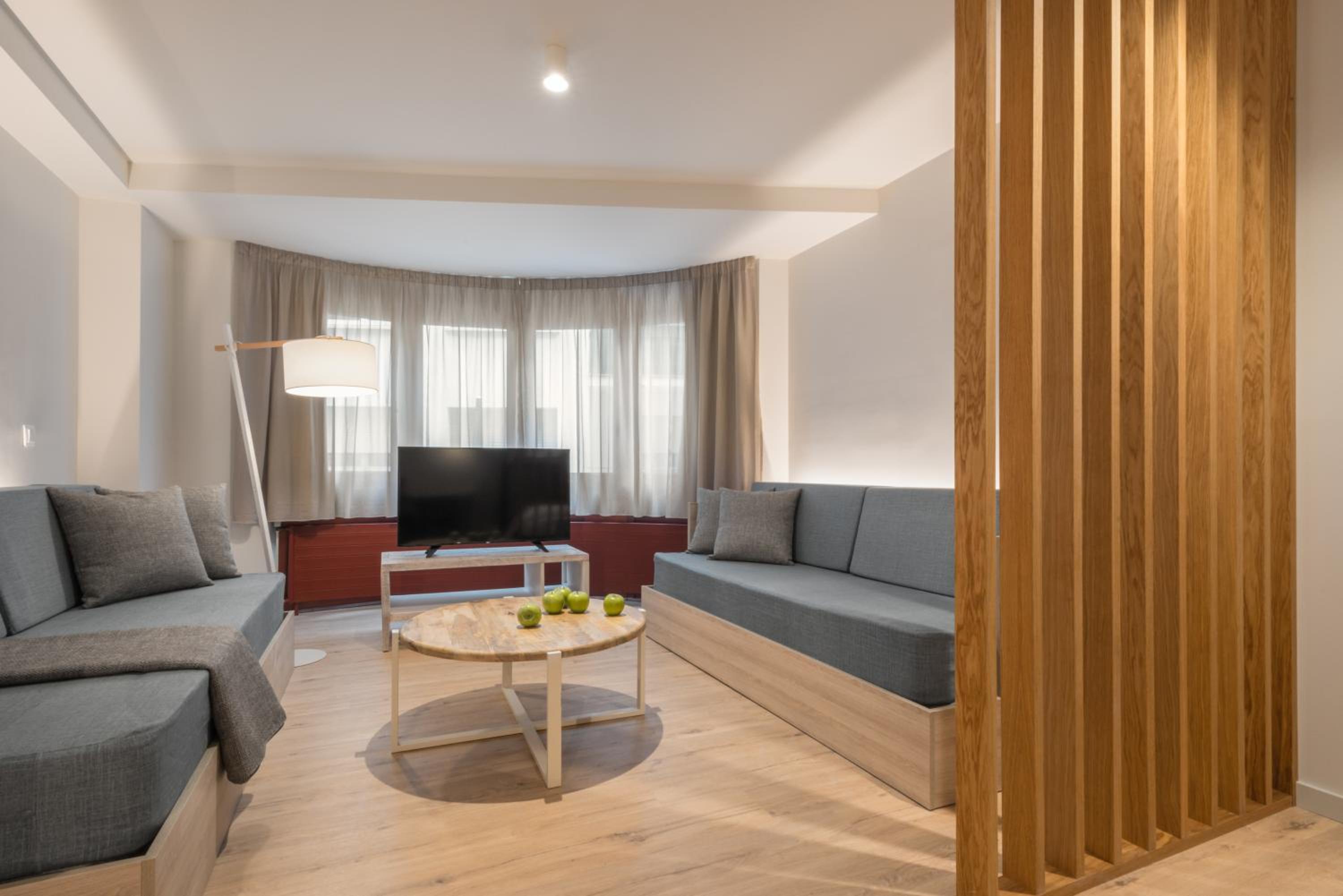 Deluxe Family Room photo 1