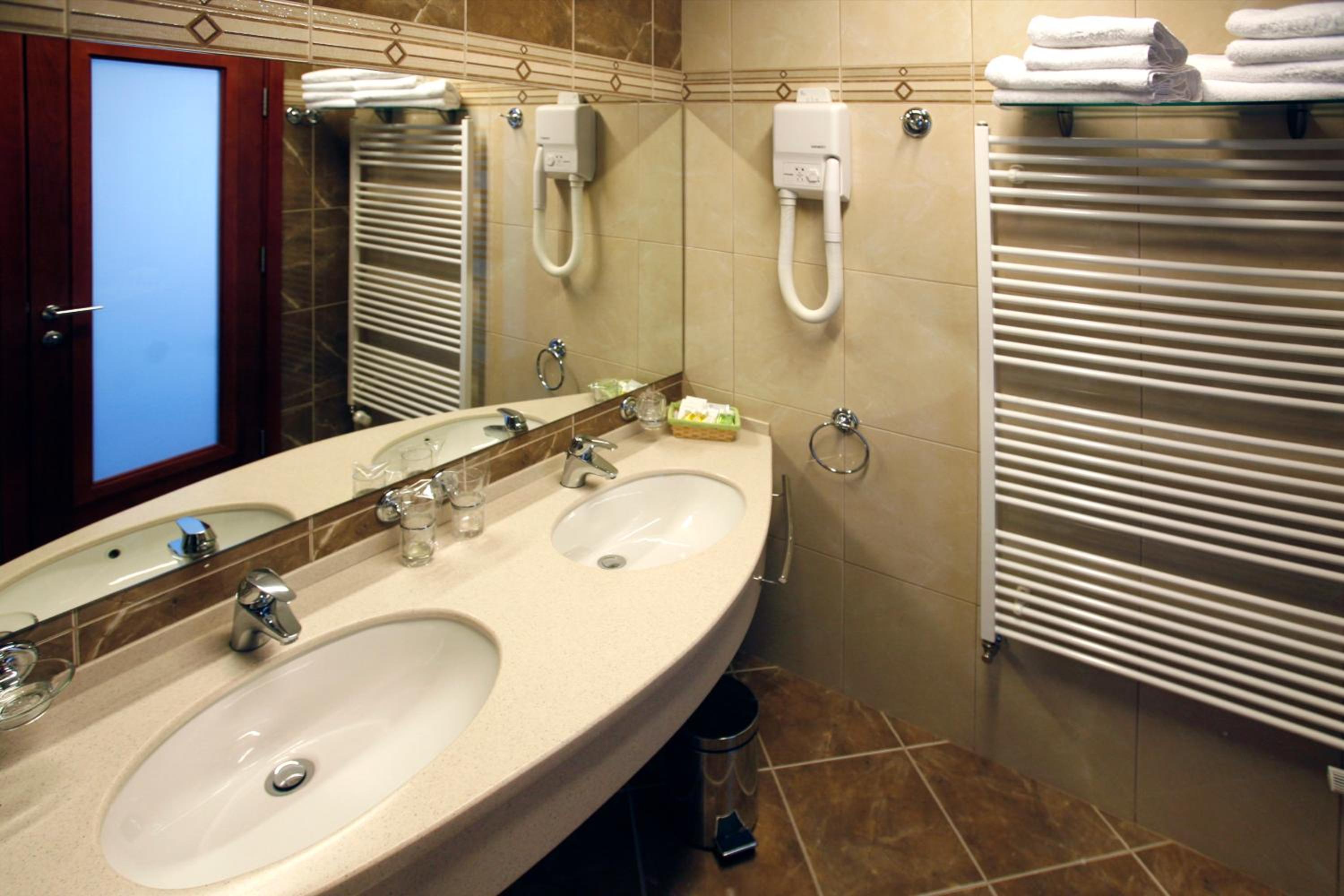 Double or Twin Room - Photo 3