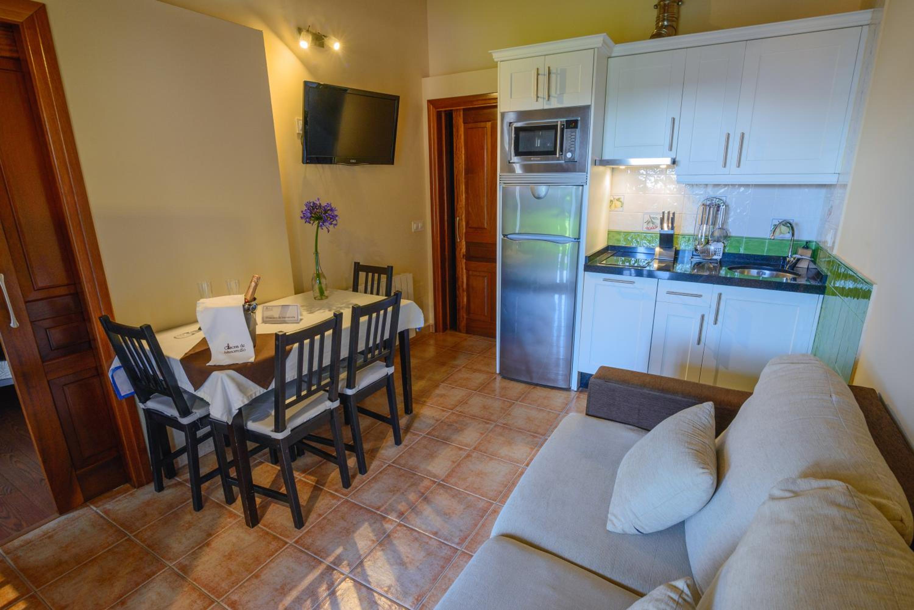 Two-Bedroom Apartment with Two Bathrooms photo 2