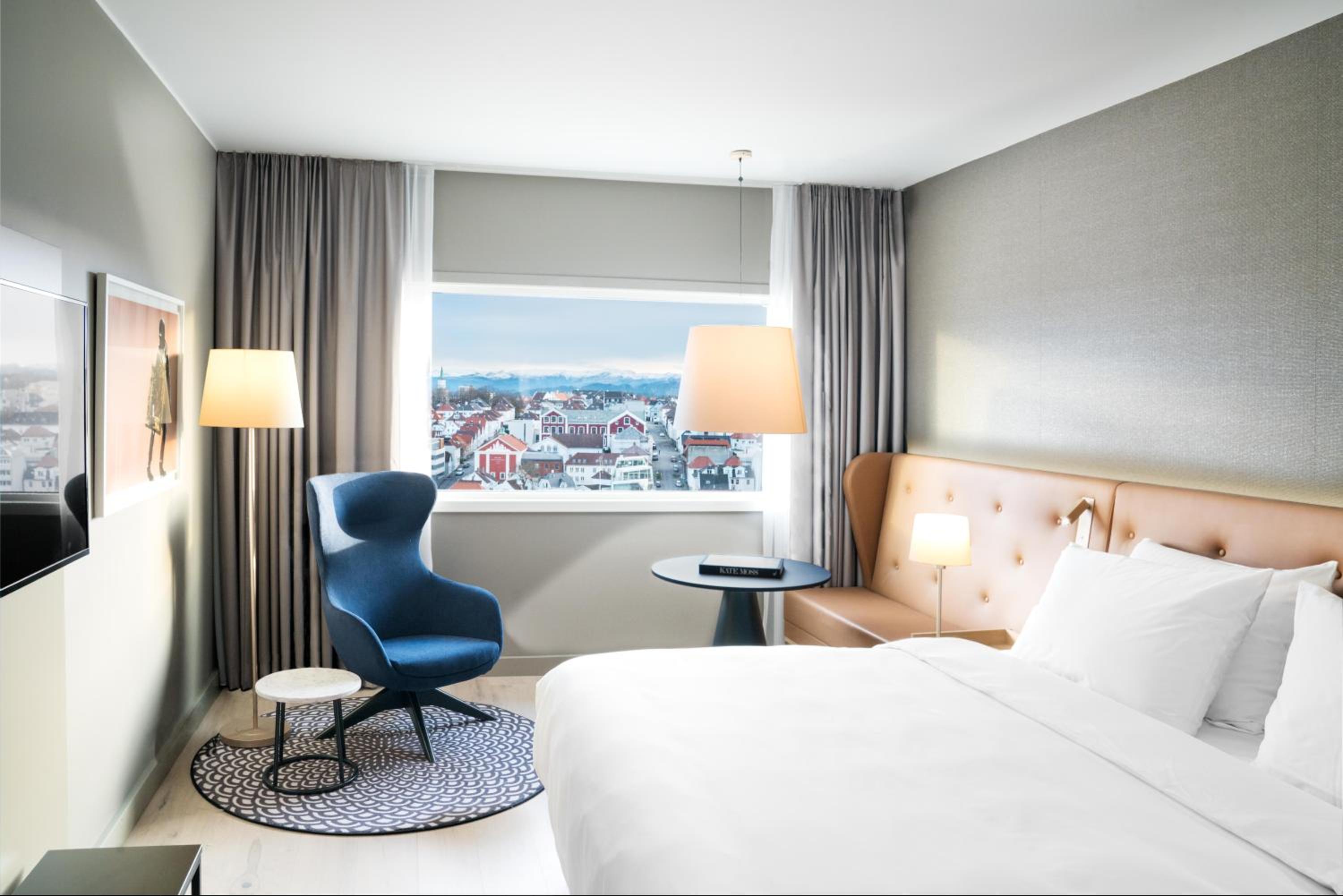 Premium Room with Panoramic City View - Photo 5