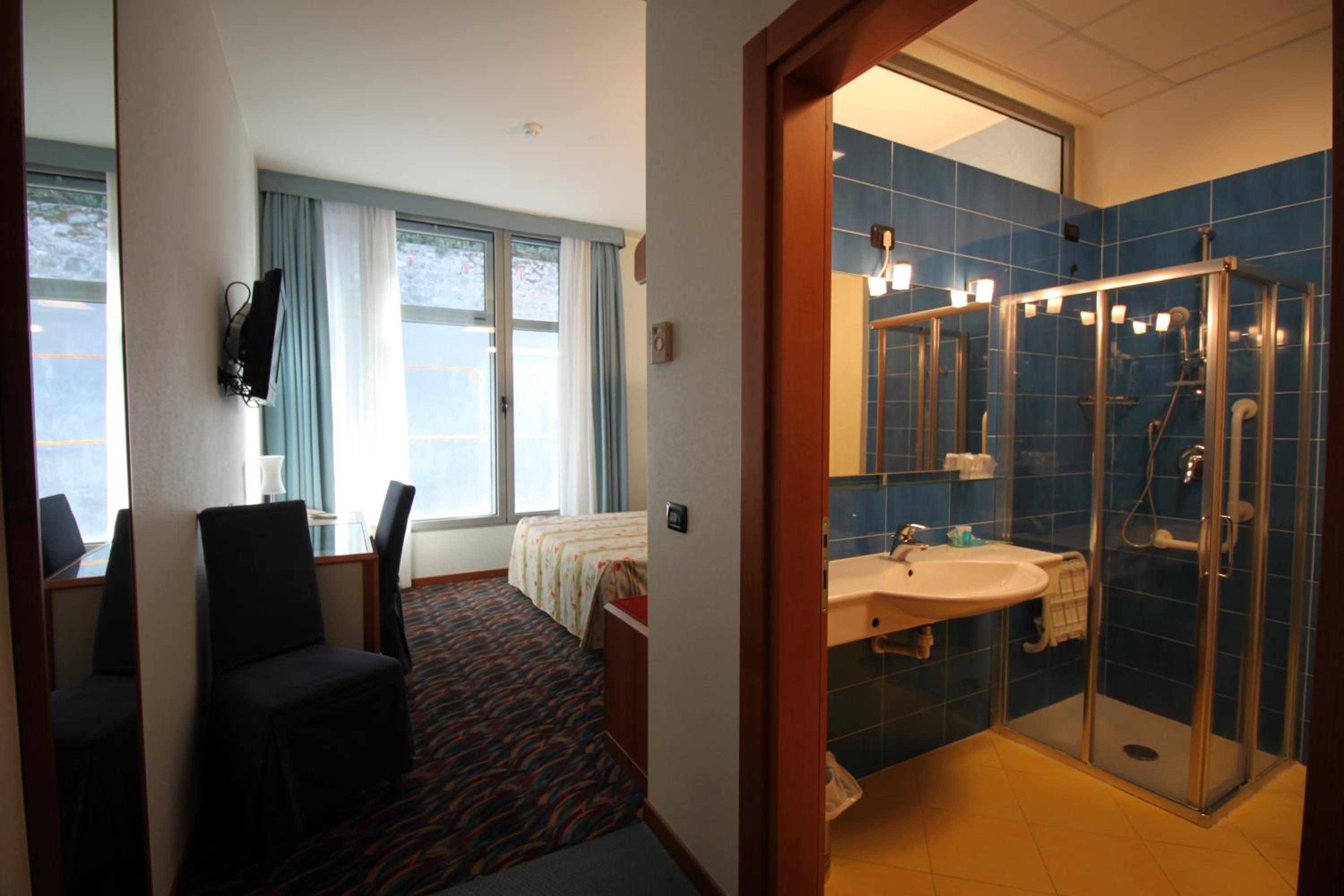 Double Room (1 Adult)