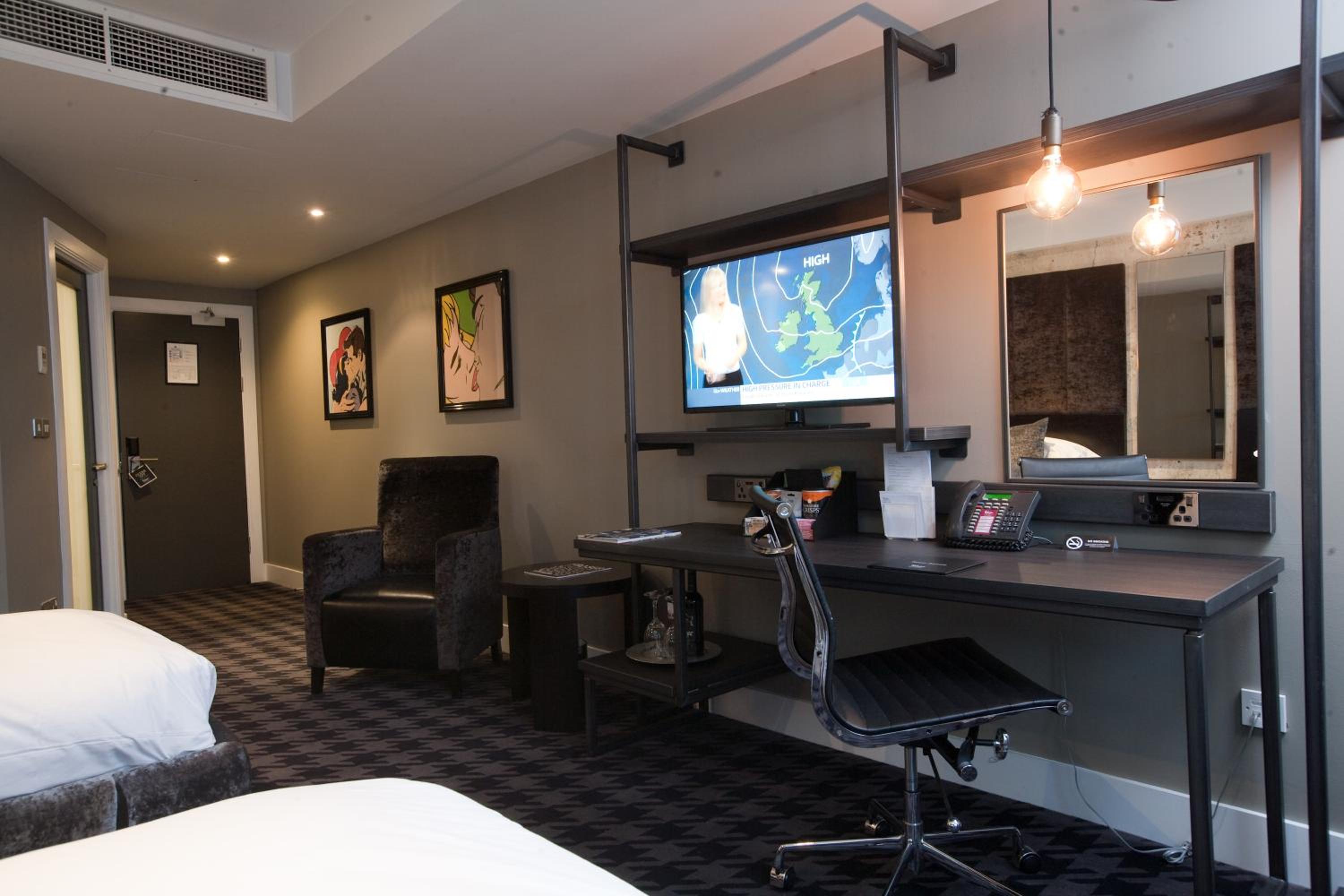 Standard Twin Room - Photo 4