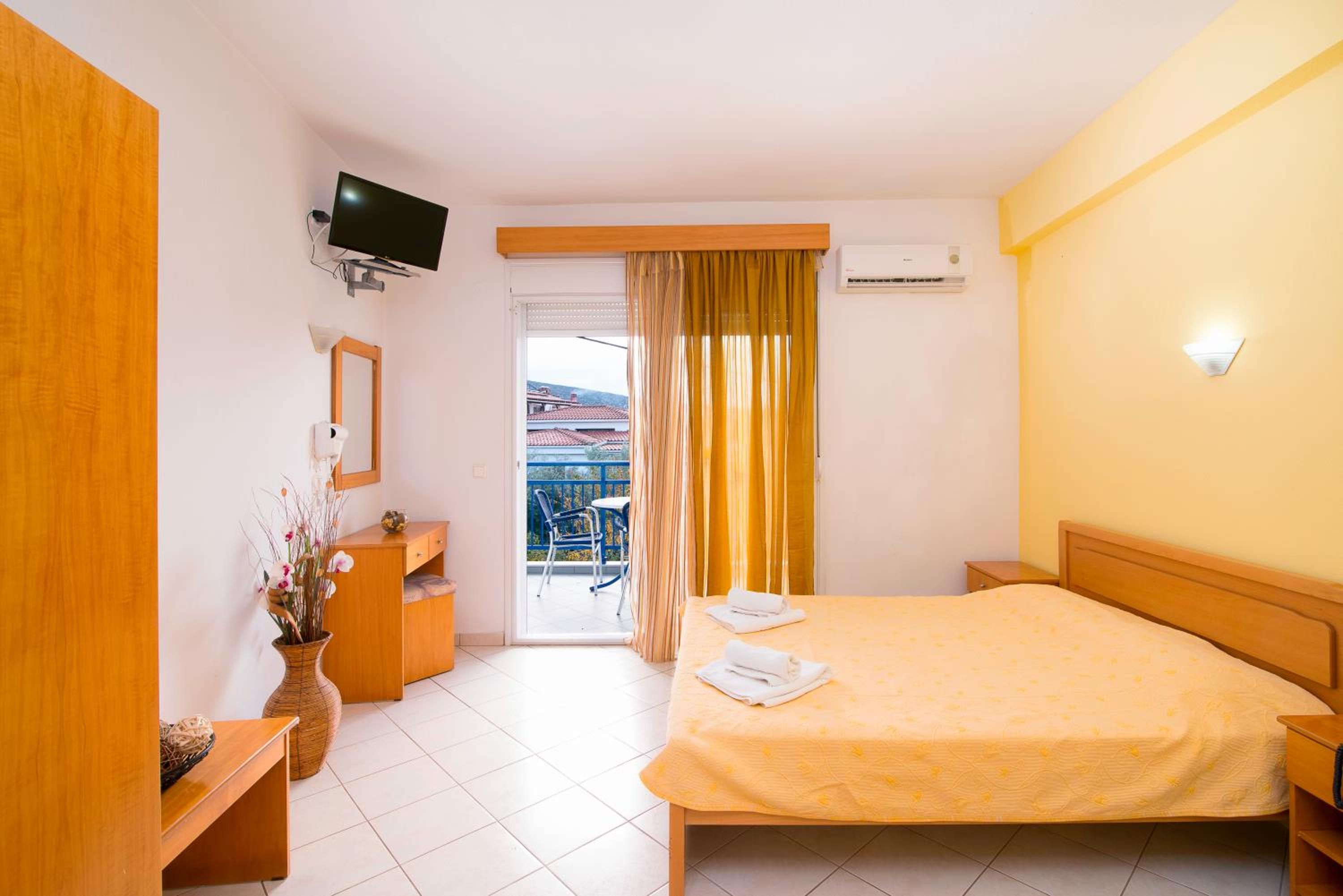 Standard Triple Room photo 3
