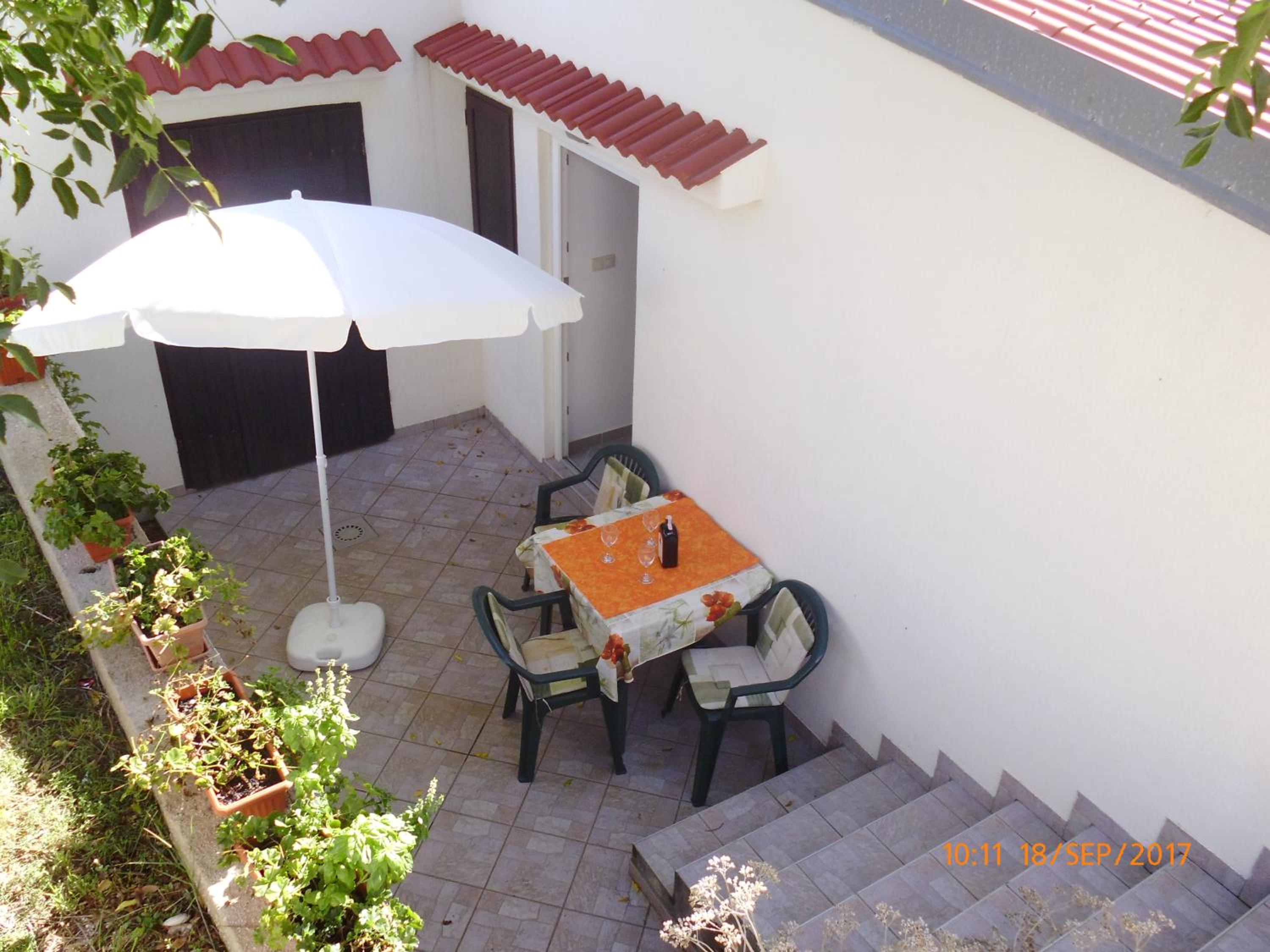 Studio Apartment - Photo 21