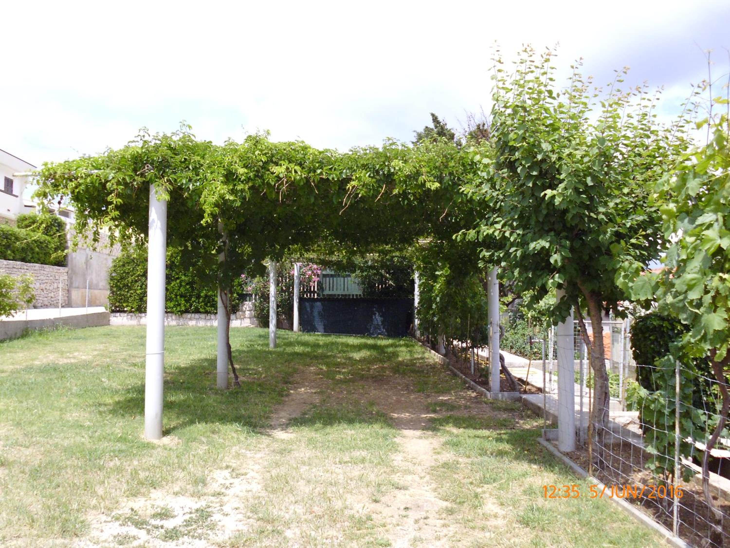 Studio Apartment - Photo 23