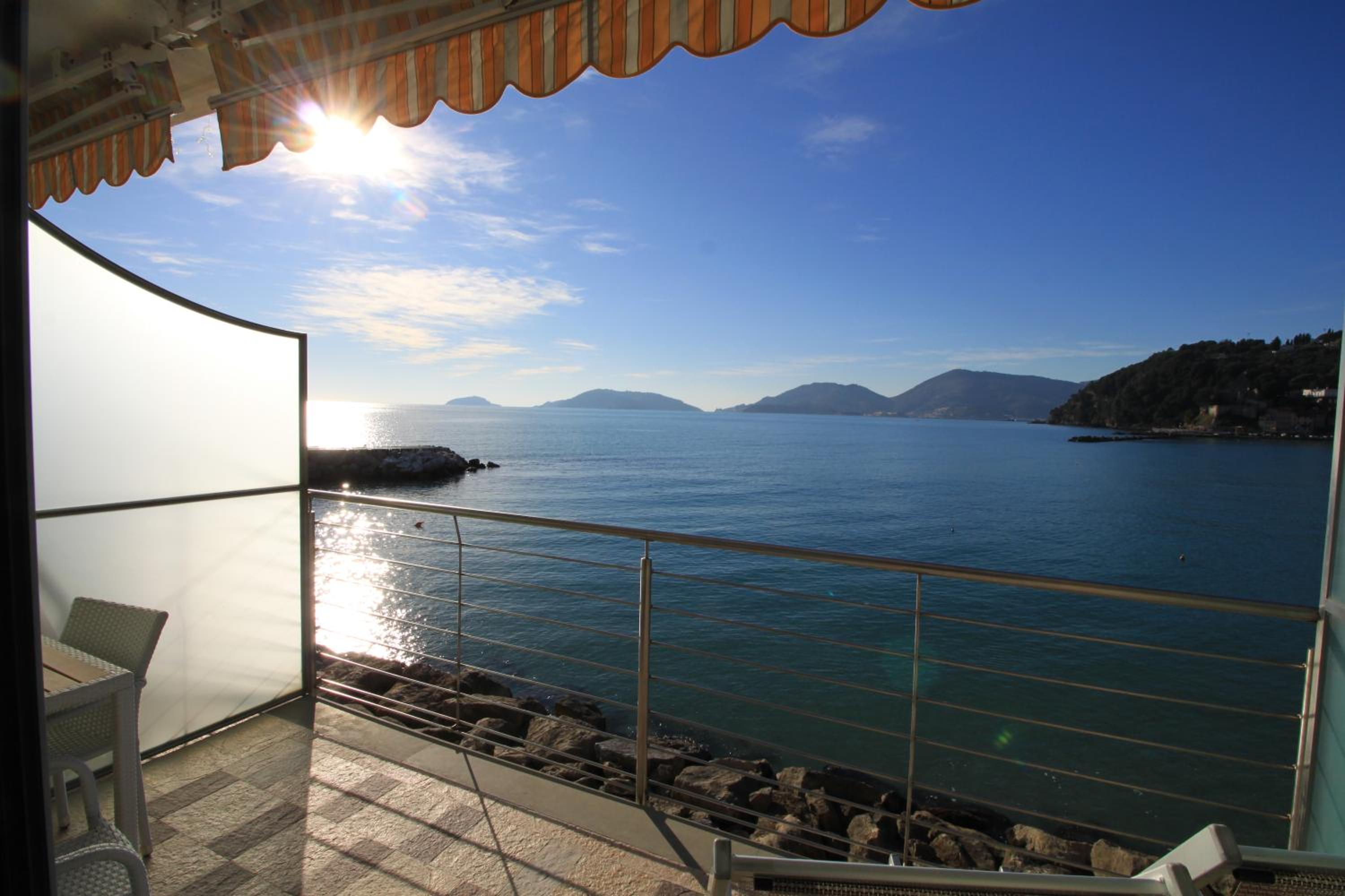Double Room with Sea View - Photo 7