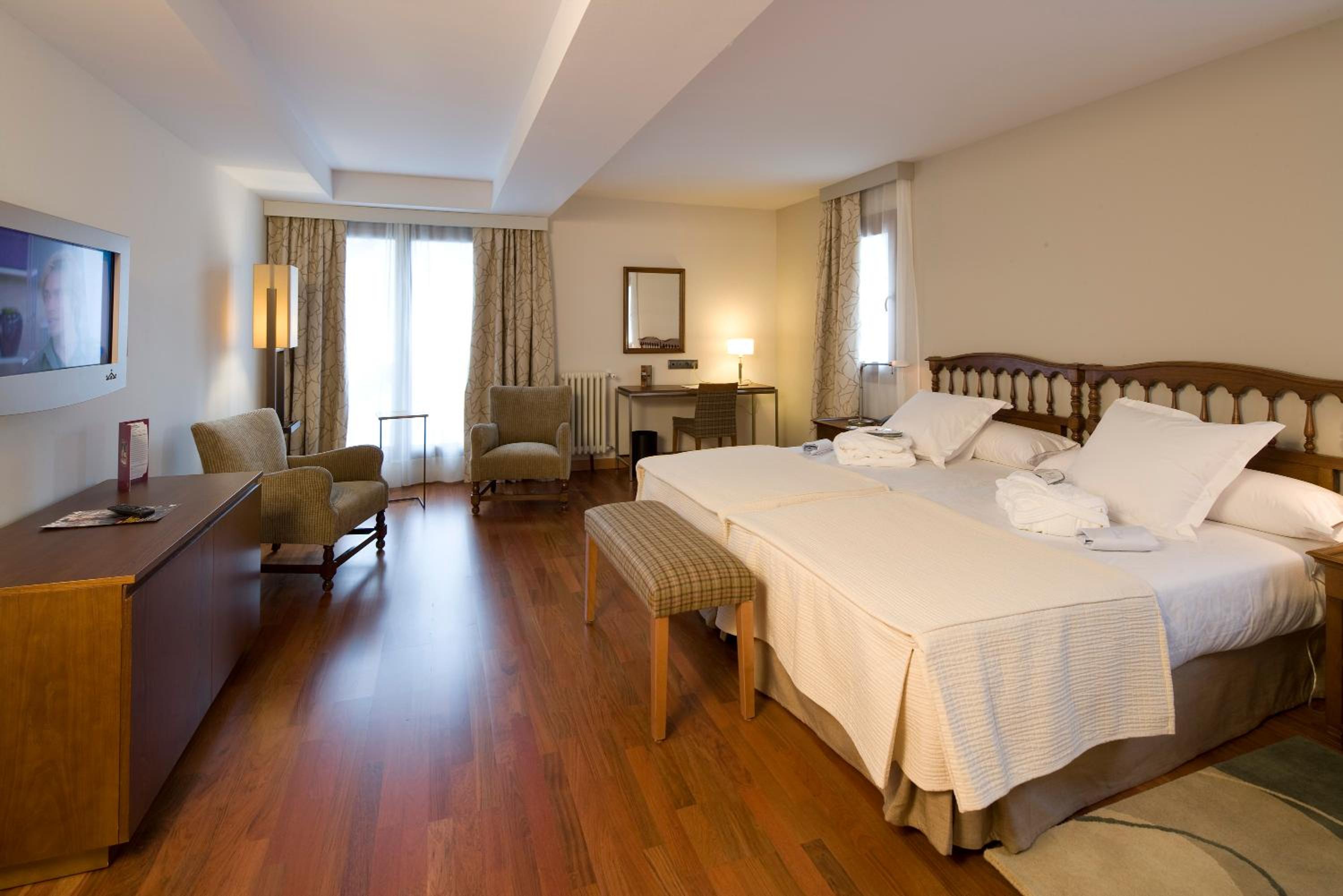 Standard Double Room - Photo 4