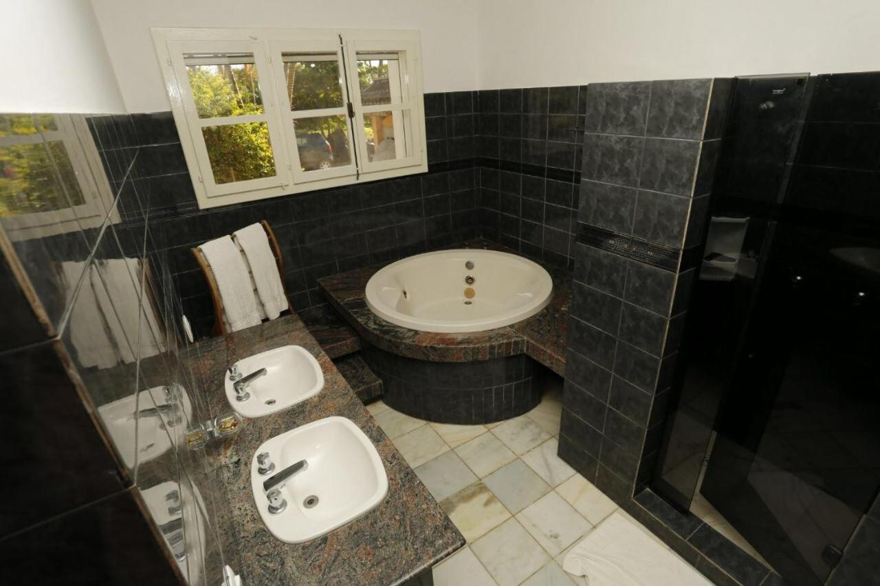 Deluxe Suite with Spa Bath photo 2