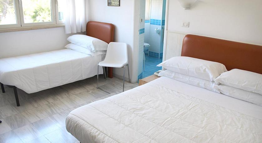 Economy Twin Room photo 2