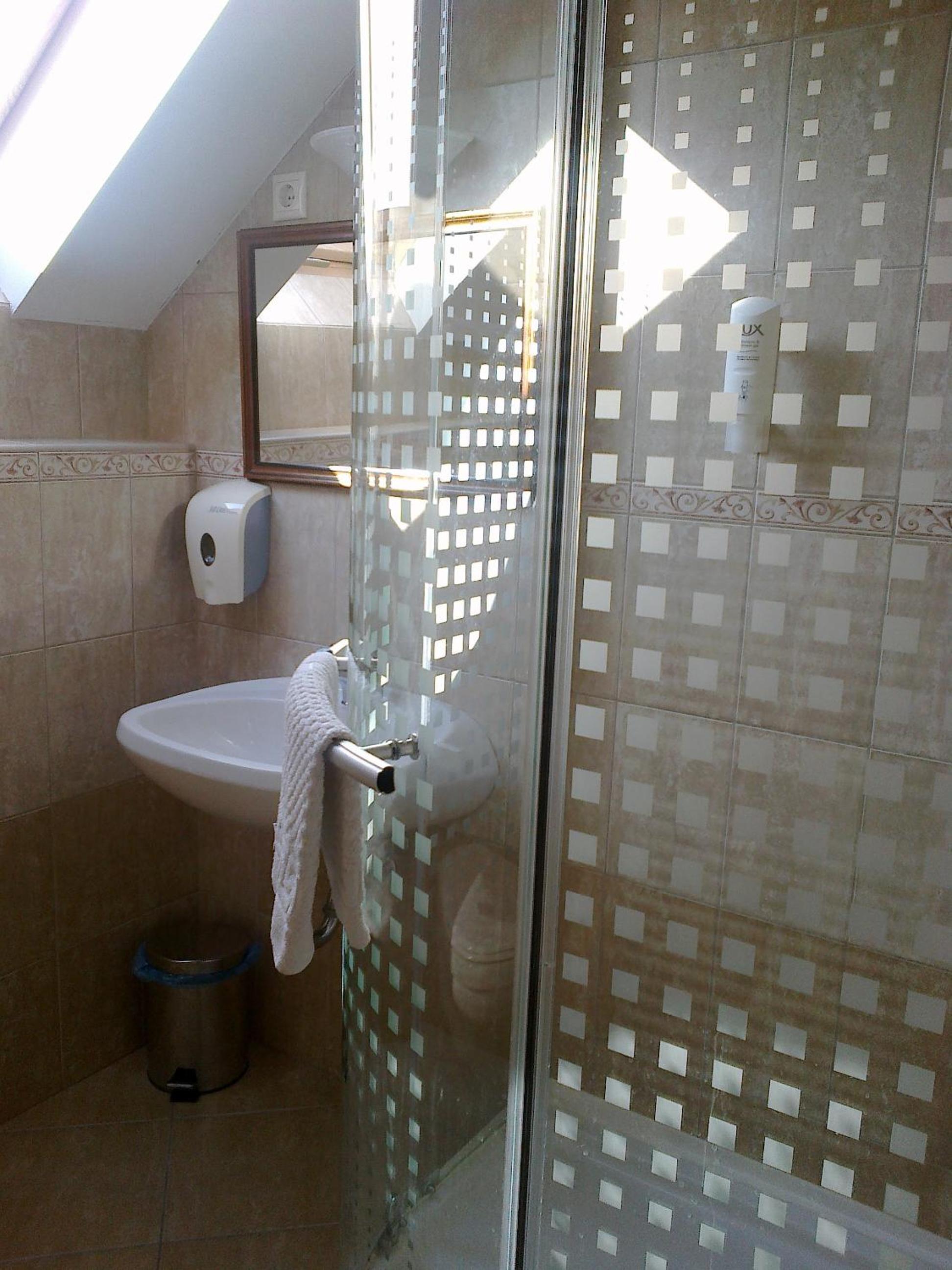 Double or Twin Room - Photo 5