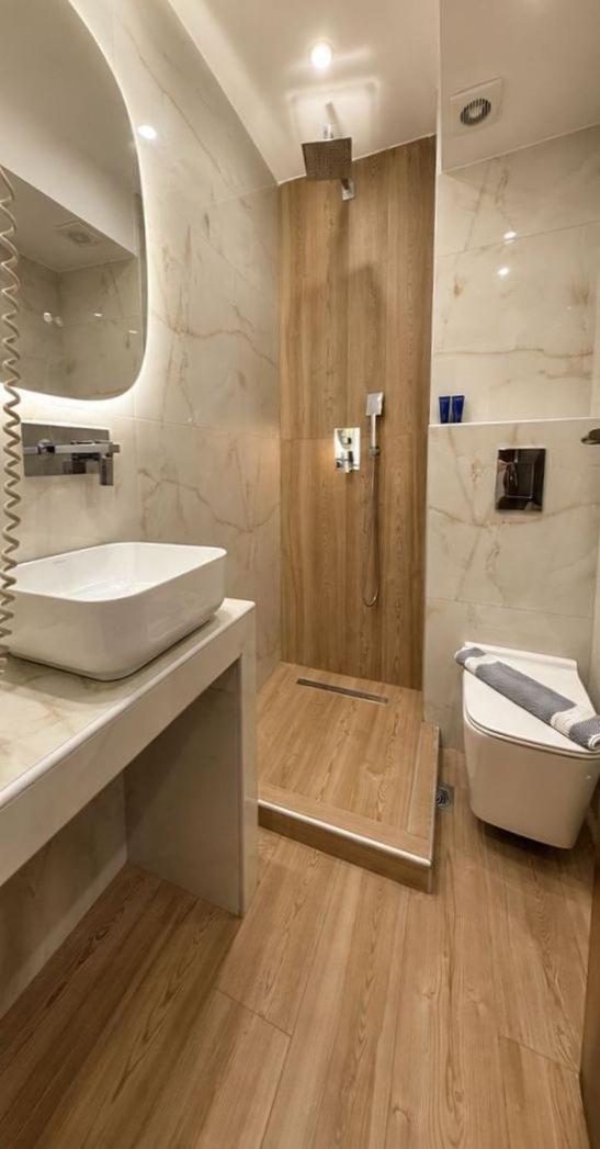 Deluxe Double Room with Side Sea View