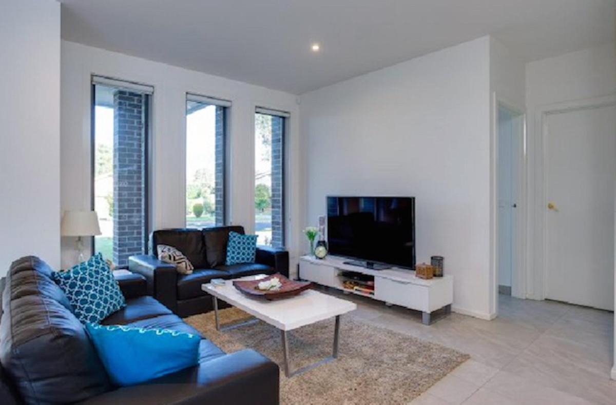 Three-Bedroom Villa photo 3