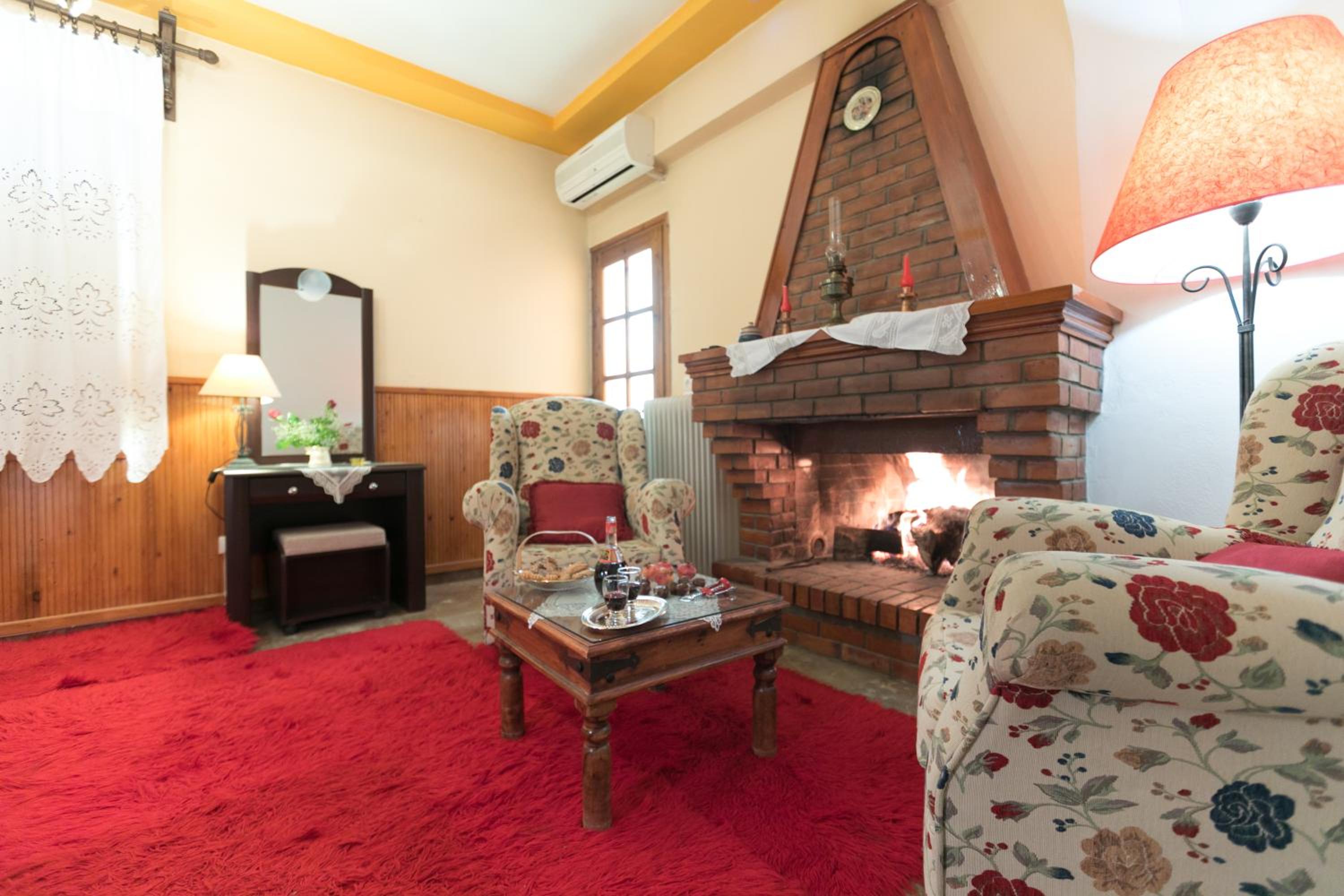 Double Room with Mountain View - Photo 1